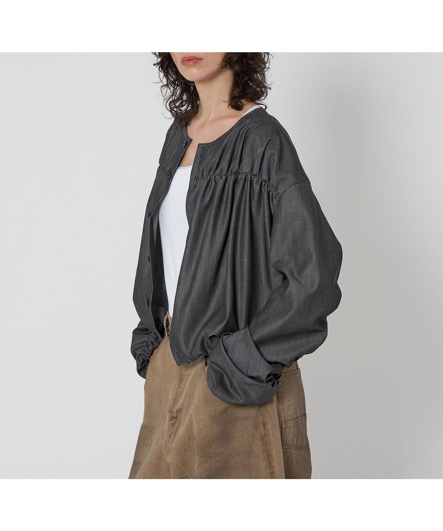 【ユナイテッドアローズ/UNITED ARROWS】のASTRAET デニムライク ギャザー ノーカラーブラウス インテリア・キッズ・メンズ・レディースファッション・服の通販 founy(ファニー) 　ファッション　Fashion　レディースファッション　Fashion for Women　トップス・カットソー　Cut & Sew Tops　シャツ・ブラウス・オフィスカジュアル　Elegant Blouses & Button-Ups　おすすめ　Recommended / Our Picks　インディゴ　Indigo Denim　ギャザー　Gathered, Ruffled　ショルダー　Shoulder, Shoulder Strap　ドロップ　Drop Shoulder, Dropped Style　ワイド　Wide, Wide Fit　BLACK|ID: prp329100004653787 ipo3291000000033637902