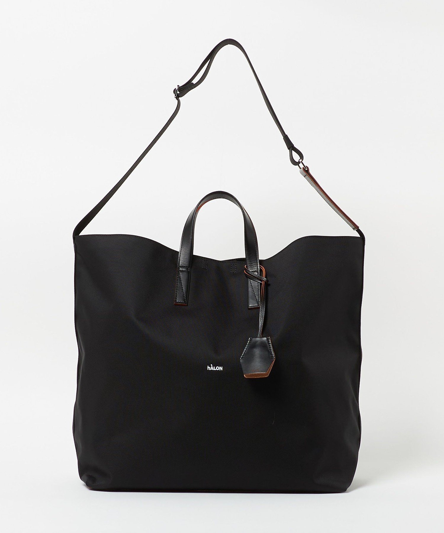 【ユナイテッドアローズ/UNITED ARROWS / MEN】のhALON バリスティックナイロン ビッグトートバッグ インテリア・キッズ・メンズ・レディースファッション・服の通販 founy(ファニー) 　ファッション　Fashion　メンズファッション　Fashion for Men　バッグ　Bags　トートバッグ / 通勤・大容量バッグ　Tote Bags　スタンダード　Standard, Basic　チャーム　Charm, Pendant　ポーチ　Pouch, Small Case　旅行　Travel　エレガント 上品　Elegant　ビジネス 仕事 通勤　Business / Work / Commuting　BLACK|ID: prp329100004653799 ipo3291000000033885713