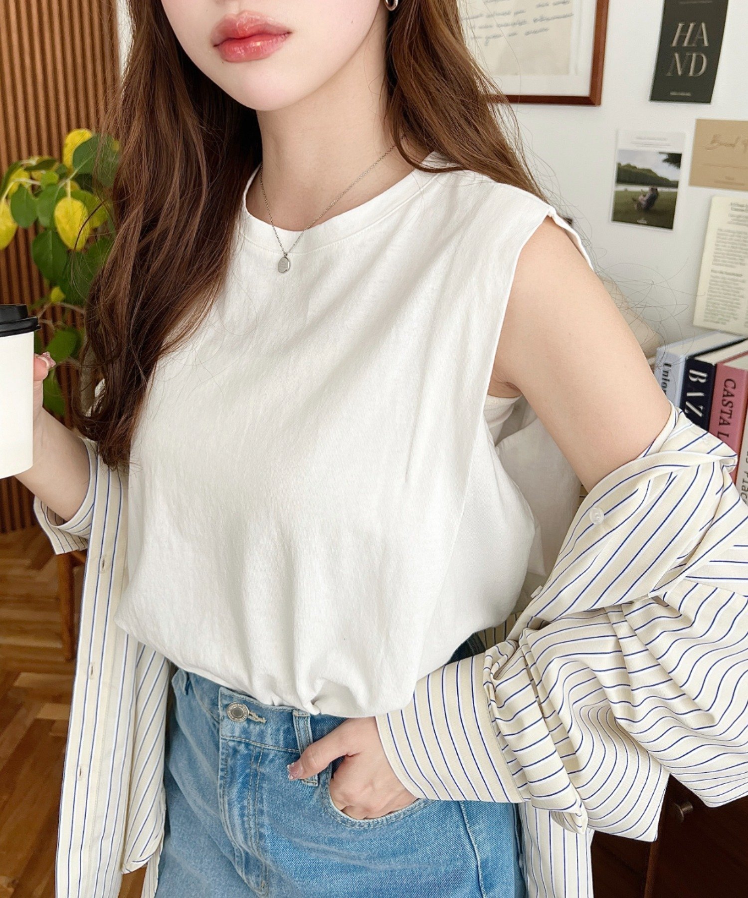 【モーメントプラス/moment+ / MEN】の綿100%天竺 無地 ボーダー ショルダータック ノースリーブ Tシャツ インテリア・キッズ・メンズ・レディースファッション・服の通販 founy(ファニー) 　ファッション　Fashion　メンズファッション　Fashion for Men　サンダル　Sandals, Summer Shoes　ショルダー　Shoulder, Shoulder Strap　シンプル　Simple, Minimal　スラックス　Slacks, Dress Pants　スリーブ　Sleeve, Long Sleeve / Short Sleeve　タンク　Tank Top, Sleeveless Top　デニム　Denim, Jeans Material　ノースリーブ　Sleeveless, No-Sleeve　フレンチ　French, French Style　ボトム　Bottoms, Lower Wear　ボーダー　Border, Stripe　マーメイド　Mermaid, Fishtail Silhouette　無地　Plain, Solid Color　ラウンド　Round, Round Neck　リネン　Linen, Linen Fabric　おすすめ　Recommended / Our Picks　エレガント 上品　Elegant　オフホワイト|ID: prp329100004653826 ipo3291000000033638239