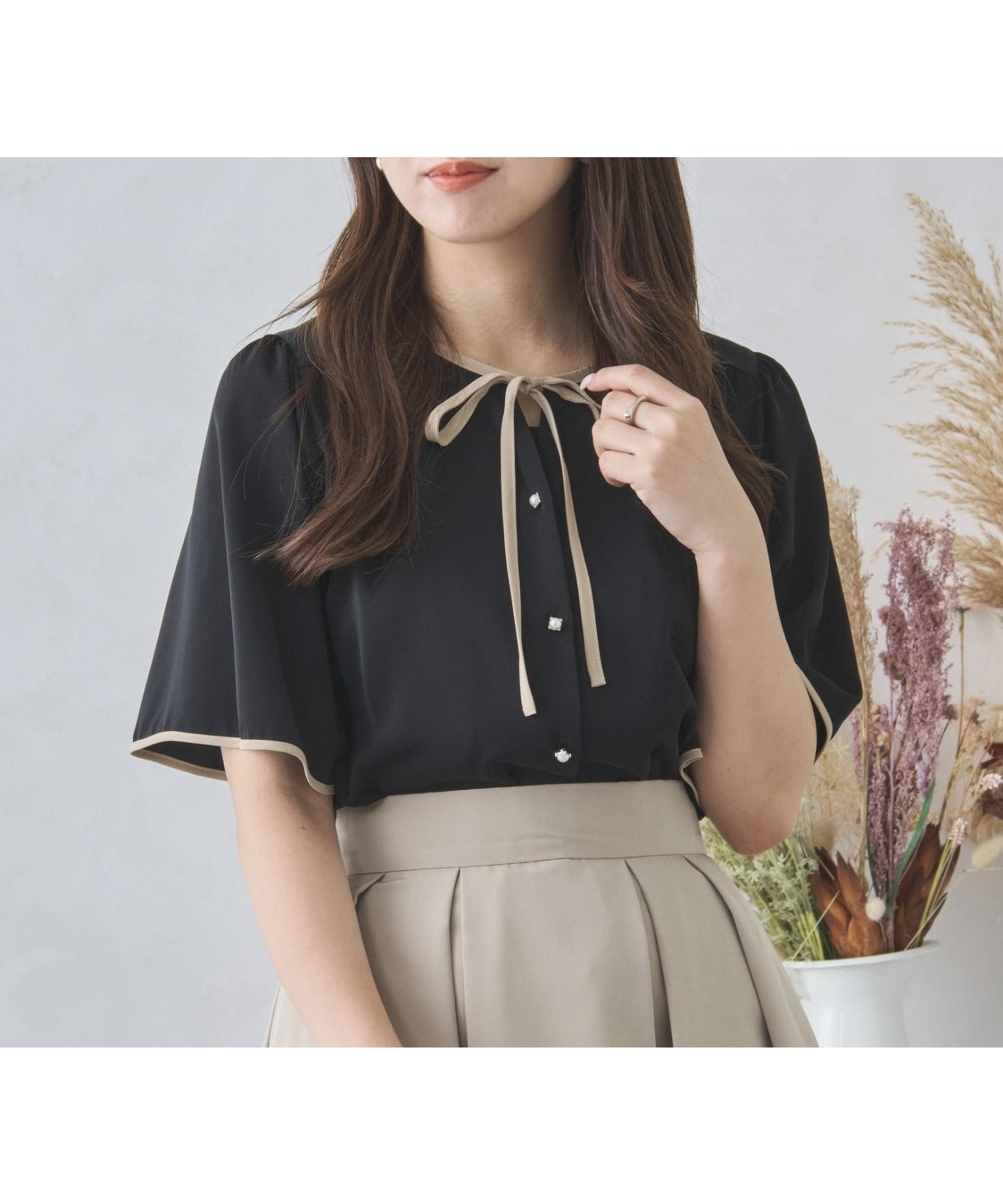 【ミッシュマッシュ/MISCH MASCH】の配色フレアスリーブブラウス インテリア・キッズ・メンズ・レディースファッション・服の通販 founy(ファニー) 　ファッション　Fashion　レディースファッション　Fashion for Women　トップス・カットソー　Cut & Sew Tops　シャツ・ブラウス・オフィスカジュアル　Elegant Blouses & Button-Ups　ギャザー　Gathered, Ruffled　スリーブ　Sleeve, Long Sleeve / Short Sleeve　パイピング　Piping, Trim Design　パール　Pearl, Pearl Accent　フレア　Flare, Flared　フロント　Front, Front Design　ヨーク　Yoke, Yoke Design　リボン　Ribbon, Bow　エレガント 上品　Elegant　ブラック|ID: prp329100004653846 ipo3291000000033638385