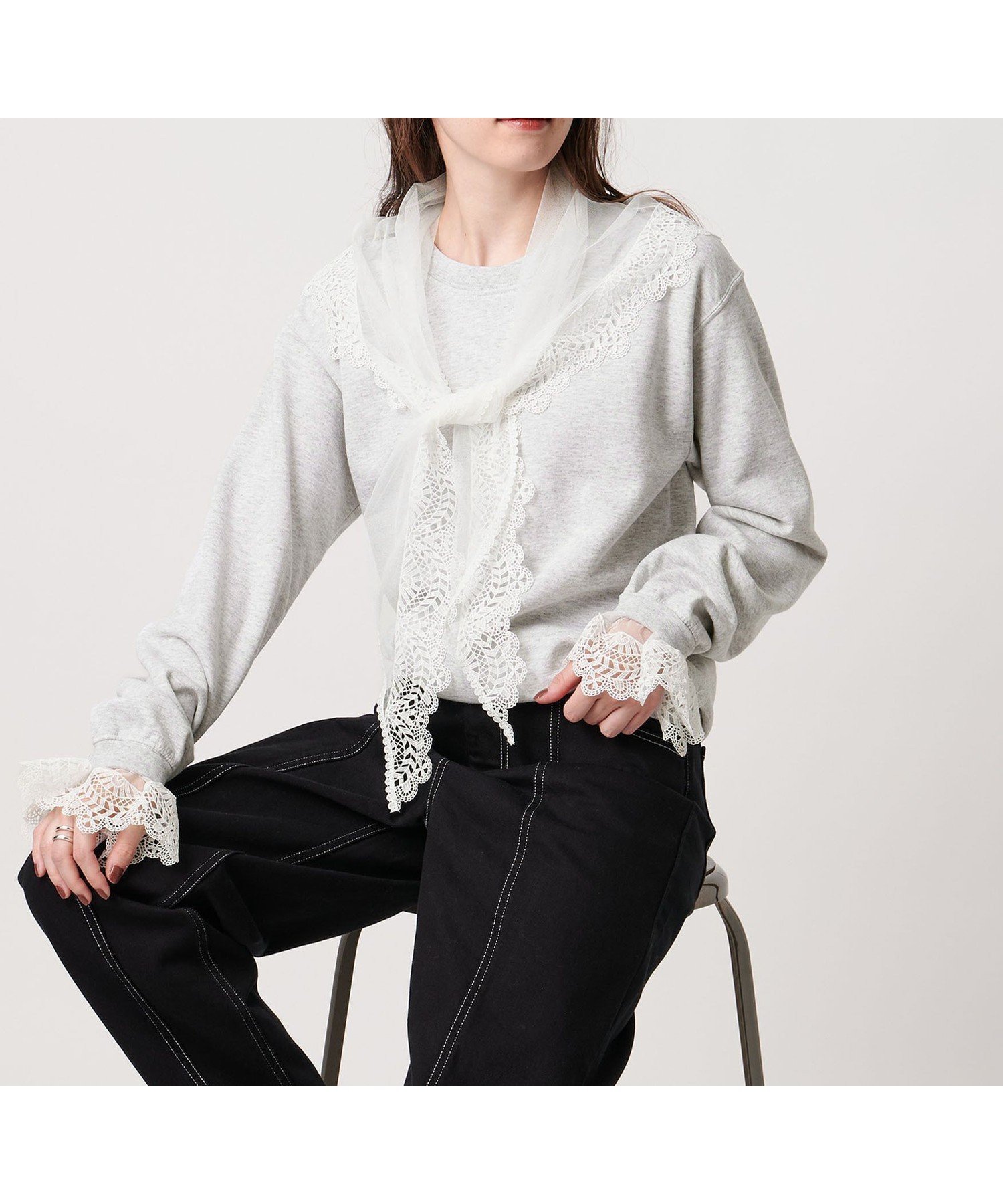 【ユナイテッドアローズ/UNITED ARROWS】の【別注】 dahl ia レーススカーフ スウェット インテリア・キッズ・メンズ・レディースファッション・服の通販 founy(ファニー) 　ファッション　Fashion　レディースファッション　Fashion for Women　トップス・カットソー　Cut & Sew Tops　レディースパーカー・カジュアルフーディー　Casual Hoodies & Sweatshirts　スウェット・クルーネックトップス　Sweatshirts & Crewnecks / Relaxed Fit Sweat Tops　スウェット / スエット　Sweatshirt, Sweatwear　スカーフ　Scarf, Neckwear　バランス　Balance, Style Balance　ベーシック　Basic, Essential　ミックス　Mix, Mixed Style　レース　Lace, Lace Fabric　人気　Popular, Best Seller　別注　Limited Edition, Custom Order　MD.GRAY|ID: prp329100004653865 ipo3291000000033638604