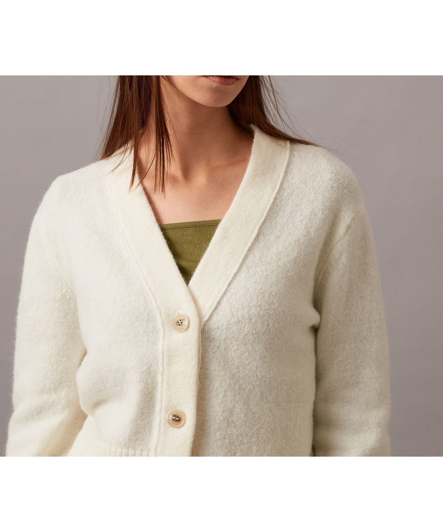 【カルバンクライン/Calvin Klein】の【公式ショップ】 カルバンクライン クラシックトラッカーVネックカーディガン Calvin Klein Jeans J224803 インテリア・キッズ・メンズ・レディースファッション・服の通販 founy(ファニー) 　ファッション　Fashion　レディースファッション　Fashion for Women　トップス・カットソー　Cut & Sew Tops　カーディガン・羽織り　Layered Style Cardigans　Vネックトップス　V-Neck Tops / V-Cut Neckline Shirts　なめらか　Smooth, Silky Texture　カーディガン　Cardigan, Knitwear　コンパクト　Compact, Small Size　シンプル　Simple, Minimal　Ivory|ID: prp329100004653899 ipo3291000000033639083