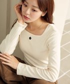 【フリークスストア/FREAK'S STORE】のワンポイント刺繍 2WAY 針抜きフライス ロンT 限定展開 25AW 人気、トレンドファッション・服の通販 founy(ファニー) ファッション Fashion レディースファッション Fashion for Women トップス・カットソー Cut & Sew Tops ロングTシャツ・Tシャツ Longline T-Shirts & Tees インナー Innerwear ヴィンテージ Vintage Style 秋 Autumn シンプル Simple, Minimal スクエア Square, Square Shape スペシャル Special, Limited Edition スラックス Slacks, Dress Pants デニム Denim, Jeans Material フラワー Flower, Floral ベーシック Basic, Essential ミニスカート Mini Skirt, Short Skirt 無地 Plain, Solid Color ラウンド Round, Round Neck リアル Real, Realistic ロマンティック Romantic, Feminine Style ロング Long, Long-Length ワンポイント One Point, Statement Accent A/W・秋冬 Autumn/Winter 冬 Winter / This Winter おすすめ Recommended / Our Picks エレガント 上品 Elegant 2025年 2025 2025-2026秋冬・A/W Autumn/Winter 2025–26 AW25–26 thumbnail オフホワイト|ID: prp329100004654018 ipo3291000000034874270