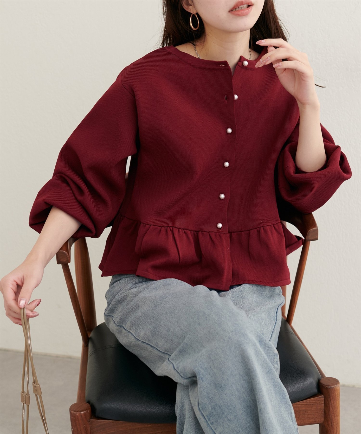 【ナチュラルクチュール/natural couture】の【WEB限定】裾フリルペプラムカーデ インテリア・キッズ・メンズ・レディースファッション・服の通販 founy(ファニー) 　ファッション　Fashion　レディースファッション　Fashion for Women　アクセサリー　Fashion Accessories　インナー　Innerwear　カットソー　Cut and Sewn Top　カーディガン　Cardigan, Knitwear　シューズ　Shoes, Footwear　シンプル　Simple, Minimal　スニーカー　Sneakers, Trainers　スリーブ　Sleeve, Long Sleeve / Short Sleeve　デニム　Denim, Jeans Material　トレンド　Trend, Trending Now　パール　Pearl, Pearl Accent　フェミニン　Feminine, Girly　フラット　Flat, Flat Shoes　フリル　Frill, Ruffle　フロント　Front, Front Design　ペプラム　Peplum, Flared Hem　リラックス　Relax, Relaxed Fit　再入荷　Restock / Back in Stock　おすすめ　Recommended / Our Picks　エレガント 上品　Elegant　2025年　2025　2025-2026秋冬・A/W　Autumn/Winter 2025–26 AW25–26　ボルドー|ID: prp329100004654071 ipo3291000000034716998