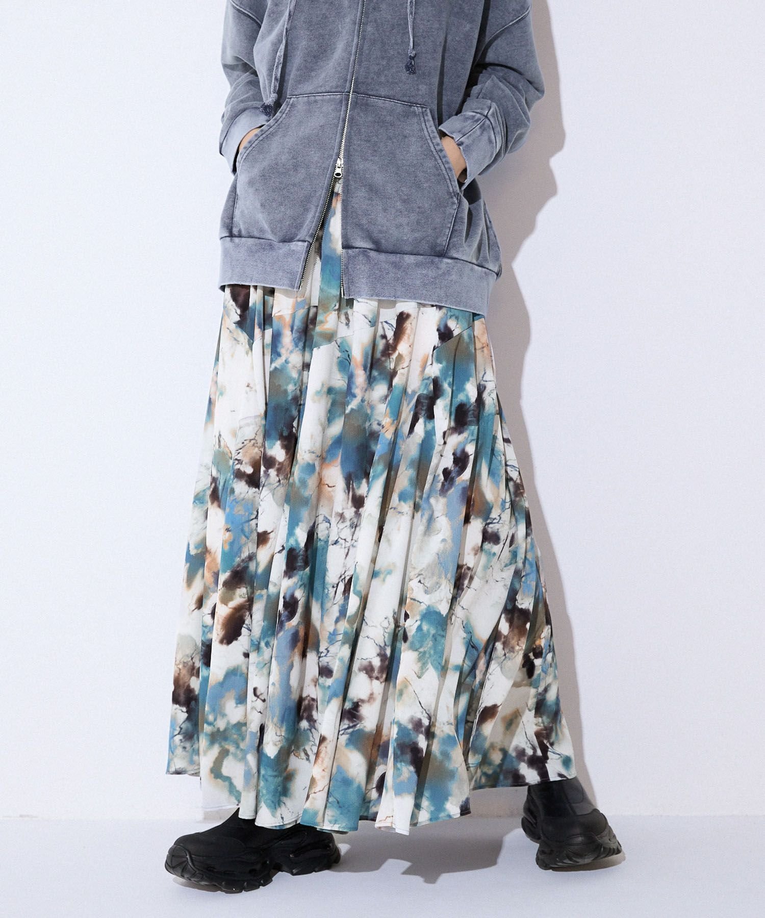 【ジーナシス/JEANASiS】のペイントタッチフレアスカート インテリア・キッズ・メンズ・レディースファッション・服の通販 founy(ファニー) 　ファッション　Fashion　レディースファッション　Fashion for Women　スカート　Skirts　Aライン・フレアスカート　A-Line & Flared Skirts　ジャケット　Jacket, Outerwear　フラワー　Flower, Floral　フレア　Flare, Flared　モチーフ　Motif, Design Theme　ロング　Long, Long-Length　ブルー系その他|ID: prp329100004654134 ipo3291000000034608213