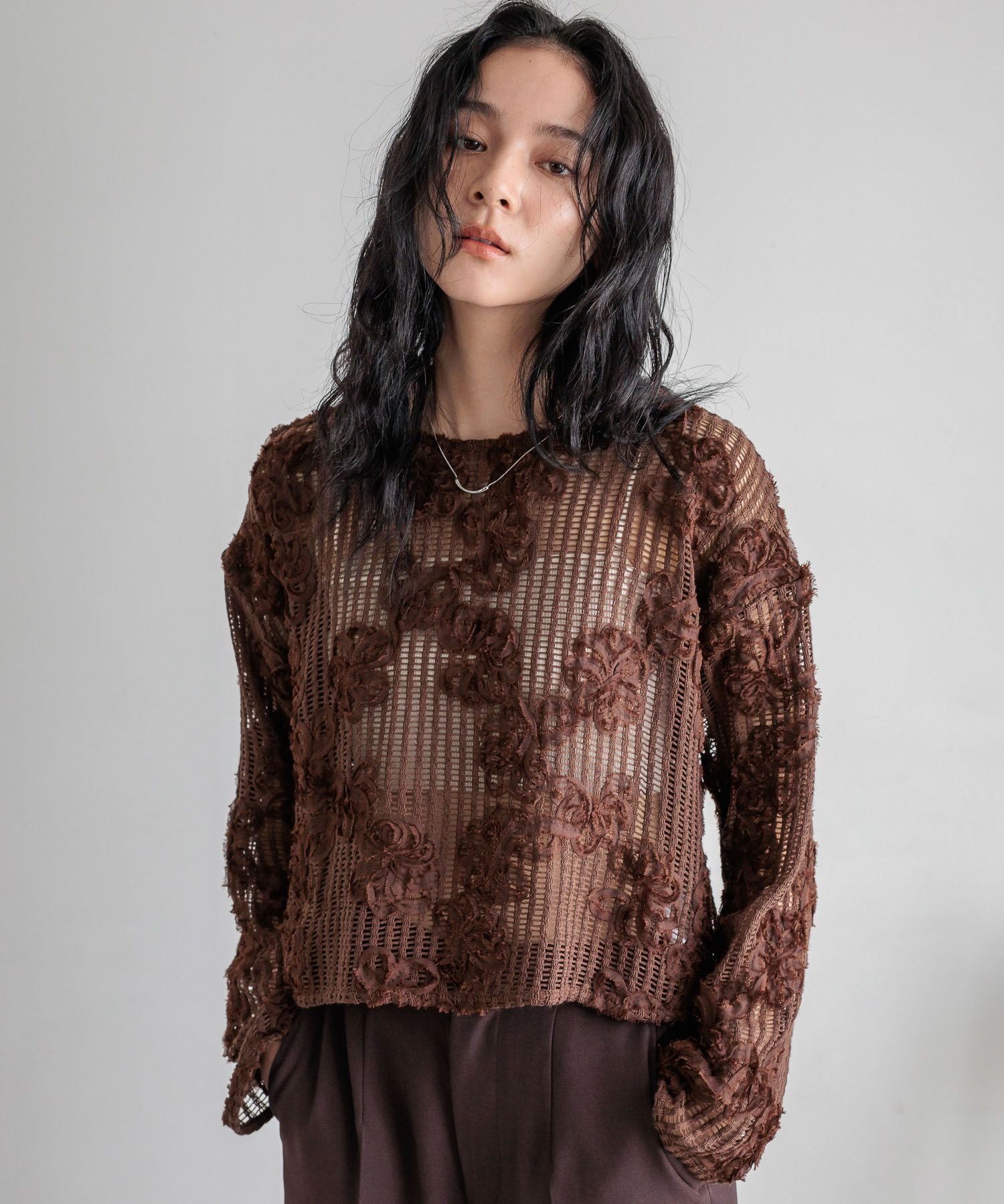 【ローリーズファーム/LOWRYS FARM】の3DレースプルオーバーLS インテリア・キッズ・メンズ・レディースファッション・服の通販 founy(ファニー) 　ファッション　Fashion　レディースファッション　Fashion for Women　トップス・カットソー　Cut & Sew Tops　カジュアルプルオーバー・ニットトップス　Pullovers & Knit Tops / Casual Pullovers　チュール　Tulip, Tulip Motif　デニム　Denim, Jeans Material　バランス　Balance, Style Balance　ボトム　Bottoms, Lower Wear　レース　Lace, Lace Fabric　ワイド　Wide, Wide Fit　ブラウン|ID: prp329100004654219 ipo3291000000033647130