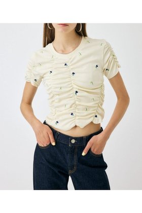 【マウジー/moussy】の【WEB限定】FLORAL RANDOM ギャザーTシャツ 人気、トレンドファッション・服の通販 founy(ファニー) ファッション Fashion レディースファッション Fashion for Women トップス・カットソー Cut & Sew Tops シャツ・ブラウス・オフィスカジュアル Elegant Blouses & Button-Ups ロングTシャツ・Tシャツ Longline T-Shirts & Tees おすすめ Recommended / Our Picks カーゴパンツ Cargo Pants, Utility Pants ギャザー Gathered, Ruffled デニム Denim, Jeans Material フロント Front, Front Design ランダム Random, Irregular 人気 Popular, Best Seller 再入荷 Restock / Back in Stock |ID:prp329100004654268