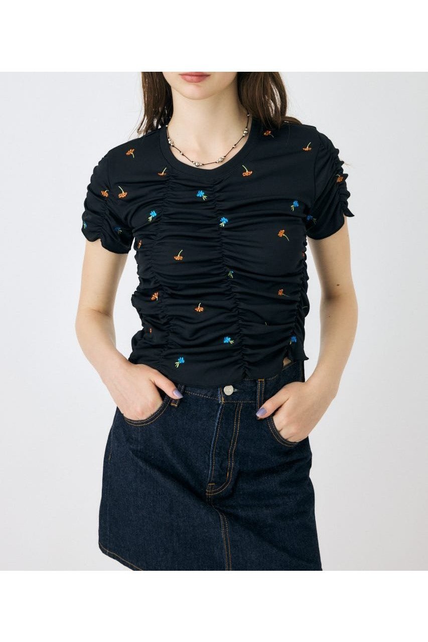 【マウジー/moussy】の【WEB限定】FLORAL RANDOM ギャザーTシャツ インテリア・キッズ・メンズ・レディースファッション・服の通販 founy(ファニー) 　ファッション　Fashion　レディースファッション　Fashion for Women　トップス・カットソー　Cut & Sew Tops　シャツ・ブラウス・オフィスカジュアル　Elegant Blouses & Button-Ups　ロングTシャツ・Tシャツ　Longline T-Shirts & Tees　おすすめ　Recommended / Our Picks　カーゴパンツ　Cargo Pants, Utility Pants　ギャザー　Gathered, Ruffled　デニム　Denim, Jeans Material　フロント　Front, Front Design　ランダム　Random, Irregular　人気　Popular, Best Seller　再入荷　Restock / Back in Stock　BLK|ID: prp329100004654268 ipo3291000000033648849