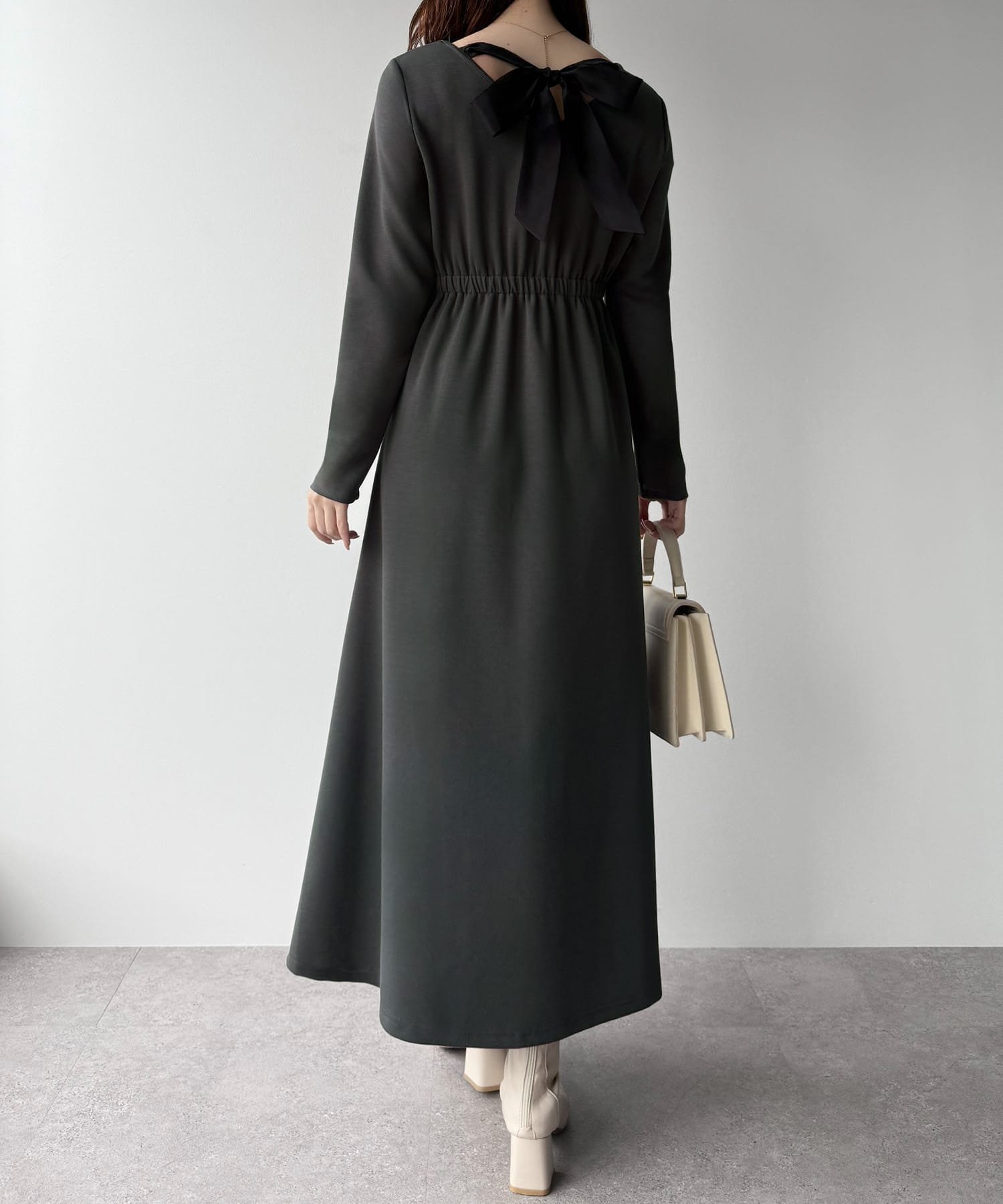 【ジュノア/JUNOAH】のmipiarl バックリボンフレアカットワンピース インテリア・キッズ・メンズ・レディースファッション・服の通販 founy(ファニー) 　ファッション　Fashion　レディースファッション　Fashion for Women　ワンピース　Dresses　チャコール|ID: prp329100004654301 ipo3291000000033649524