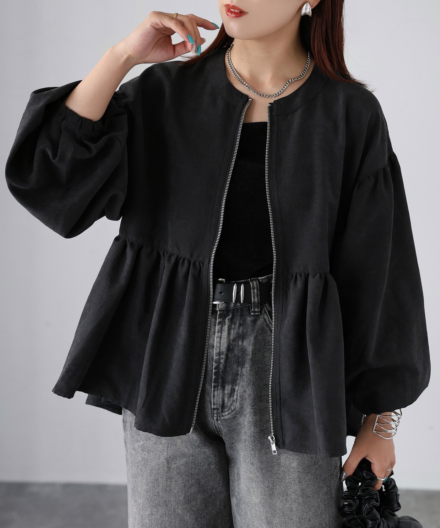 【リベリー/Riberry】のノーカラーペプラムスエードジャケット インテリア・キッズ・メンズ・レディースファッション・服の通販 founy(ファニー) 　ファッション　Fashion　レディースファッション　Fashion for Women　アウター　Coat / Outerwear Collection　レディースジャケット・軽アウター　Jackets　アクセサリー　Fashion Accessories　秋　Autumn　ガーリー　Girly, Feminine Style　ジャケット　Jacket, Outerwear　スリーブ　Sleeve, Long Sleeve / Short Sleeve　タートルネック　Turtleneck, High Neck　ダウン　Down, Puffer　デニム　Denim, Jeans Material　バランス　Balance, Style Balance　フェミニン　Feminine, Girly　フロント　Front, Front Design　ブルゾン　Blouson, Bomber Jacket　ペプラム　Peplum, Flared Hem　エレガント 上品　Elegant　ブラック|ID: prp329100004654321 ipo3291000000033649731