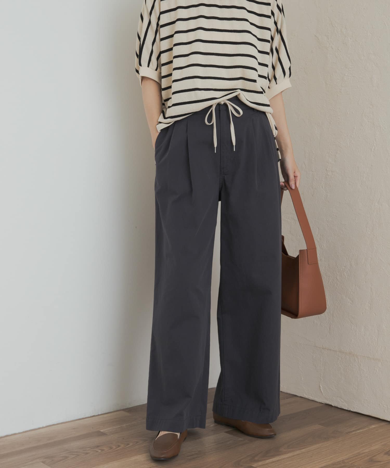 【アーバンリサーチ ドアーズ/URBAN RESEARCH DOORS】のドロストタックイージーパンツ インテリア・キッズ・メンズ・レディースファッション・服の通販 founy(ファニー) 　ファッション　Fashion　レディースファッション　Fashion for Women　パンツ　Pants & Trousers　2025年　2025　2025-2026秋冬・A/W　Autumn/Winter 2025–26 AW25–26　冬　Winter / This Winter　フロント　Front, Front Design　リラックス　Relax, Relaxed Fit　ワイド　Wide, Wide Fit　エレガント 上品　Elegant　A/W・秋冬　Autumn/Winter　NAVY|ID: prp329100004655585 ipo3291000000033672279