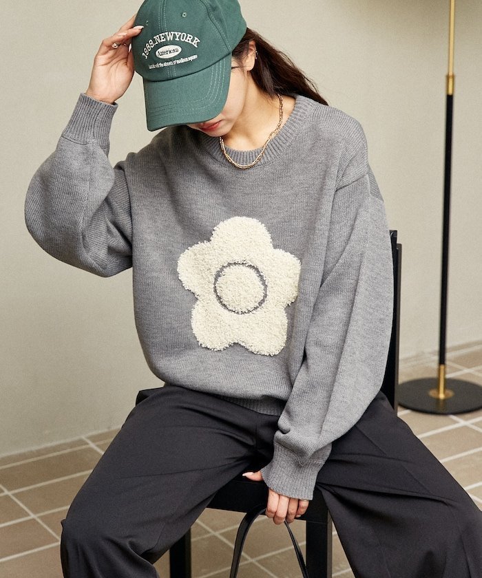 【フリークスストア/FREAK'S STORE】の相良 フラワーモチーフ アート ジャガードニット 限定展開 25AW インテリア・キッズ・メンズ・レディースファッション・服の通販 founy(ファニー) 　ファッション　Fashion　レディースファッション　Fashion for Women　トップス・カットソー　Cut & Sew Tops　ニット　Knit Tops & Sweaters　花柄・フラワープリント・モチーフ　Floral Prints & Motifs / Flower Pattern Tops　アクリル　Acrylic Material　スペシャル　Special, Limited Edition　スラックス　Slacks, Dress Pants　デニム　Denim, Jeans Material　バレエ　Ballet, Ballet Style　フェミニン　Feminine, Girly　フラワー　Flower, Floral　ミニスカート　Mini Skirt, Short Skirt　モチーフ　Motif, Design Theme　リアル　Real, Realistic　A/W・秋冬　Autumn/Winter　冬　Winter / This Winter　おすすめ　Recommended / Our Picks　2025年　2025　2025-2026秋冬・A/W　Autumn/Winter 2025–26 AW25–26　グレー|ID: prp329100004655750 ipo3291000000033674033