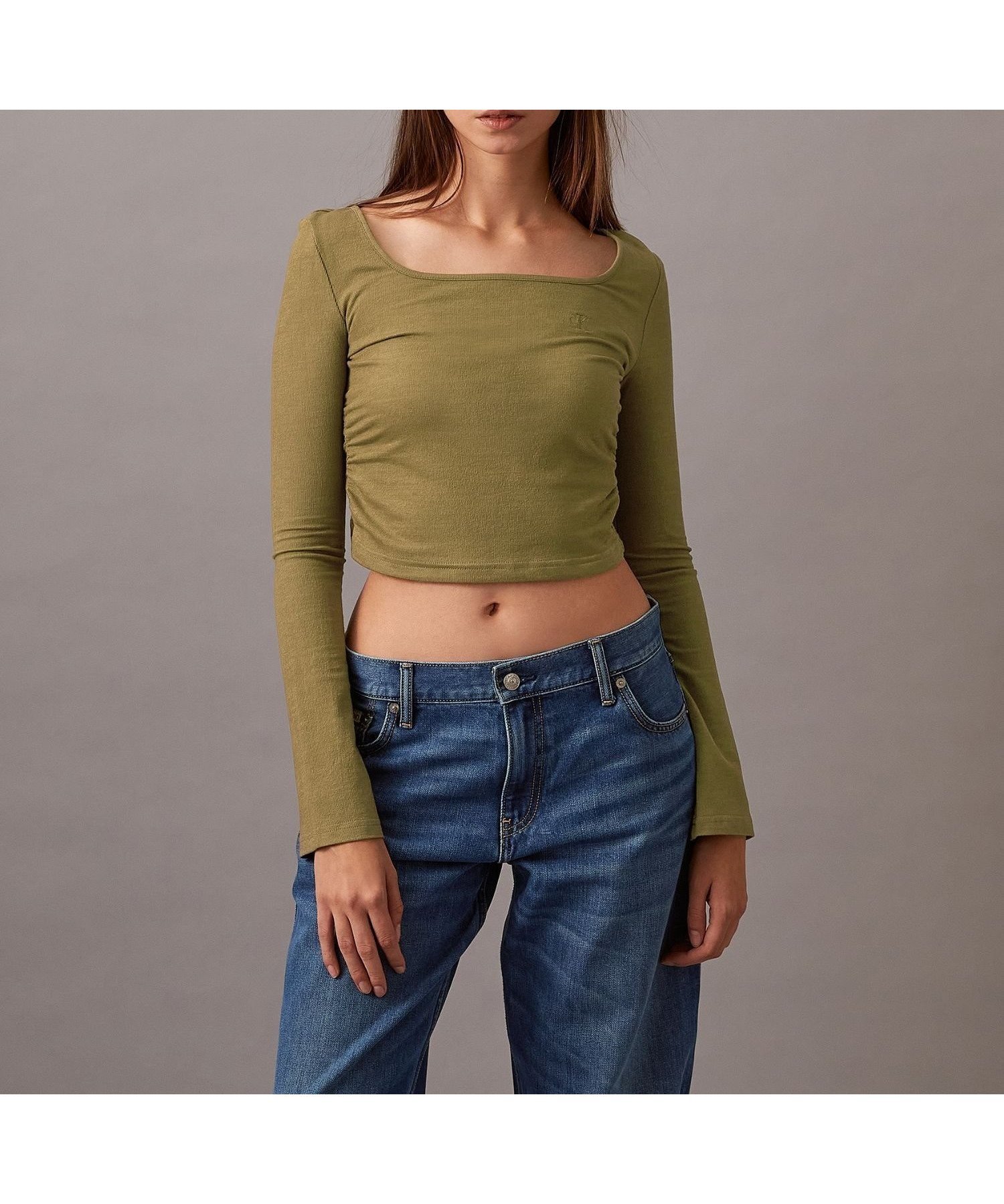 【カルバンクライン/Calvin Klein】のCalvin Klein Jeans/【公式ショップ】 カルバンクライン スクエアネックロングスリーブプルオーバー Calvin Klein Jeans J225097 インテリア・キッズ・メンズ・レディースファッション・服の通販 founy(ファニー) 　ファッション　Fashion　レディースファッション　Fashion for Women　トップス・カットソー　Cut & Sew Tops　カジュアルプルオーバー・ニットトップス　Pullovers & Knit Tops / Casual Pullovers　クロップド　Cropped, Short Length　スクエア　Square, Square Shape　デコルテ　Décolleté, Neckline　トレンド　Trend, Trending Now　バランス　Balance, Style Balance　フィット　Fit, Slim Fit　Gothic Olive|ID: prp329100004655811 ipo3291000000033674600