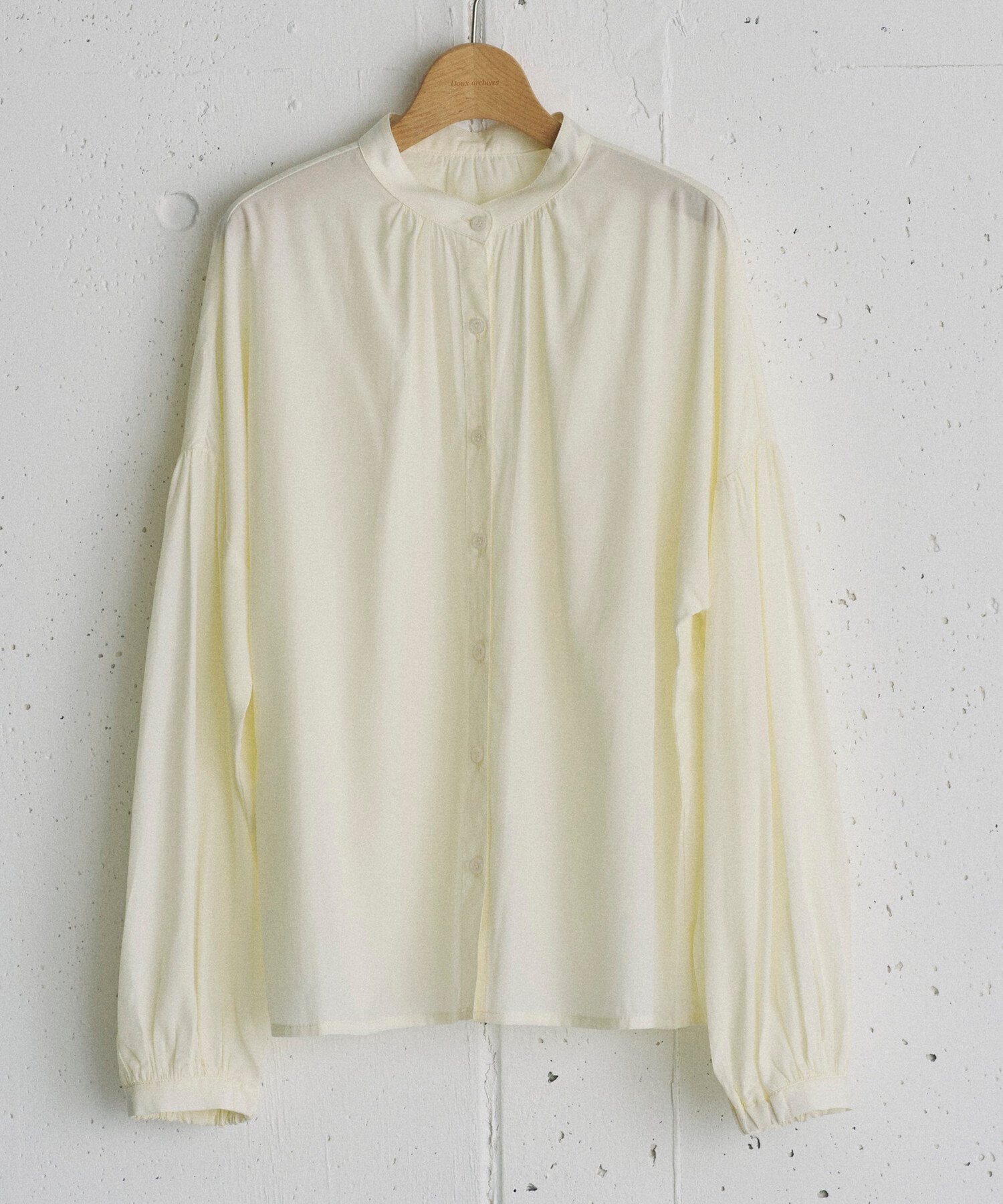 【ドゥ アルシーヴ/Doux archives】の2WAYボウタイブラウス インテリア・キッズ・メンズ・レディースファッション・服の通販 founy(ファニー) 　ファッション　Fashion　レディースファッション　Fashion for Women　トップス・カットソー　Cut & Sew Tops　シャツ・ブラウス・オフィスカジュアル　Elegant Blouses & Button-Ups　インナー　Innerwear　ショルダー　Shoulder, Shoulder Strap　ジャケット　Jacket, Outerwear　スウェット / スエット　Sweatshirt, Sweatwear　トレンド　Trend, Trending Now　ドロップ　Drop Shoulder, Dropped Style　リボン　Ribbon, Bow　IVORY|ID: prp329100004656028 ipo3291000000033676987
