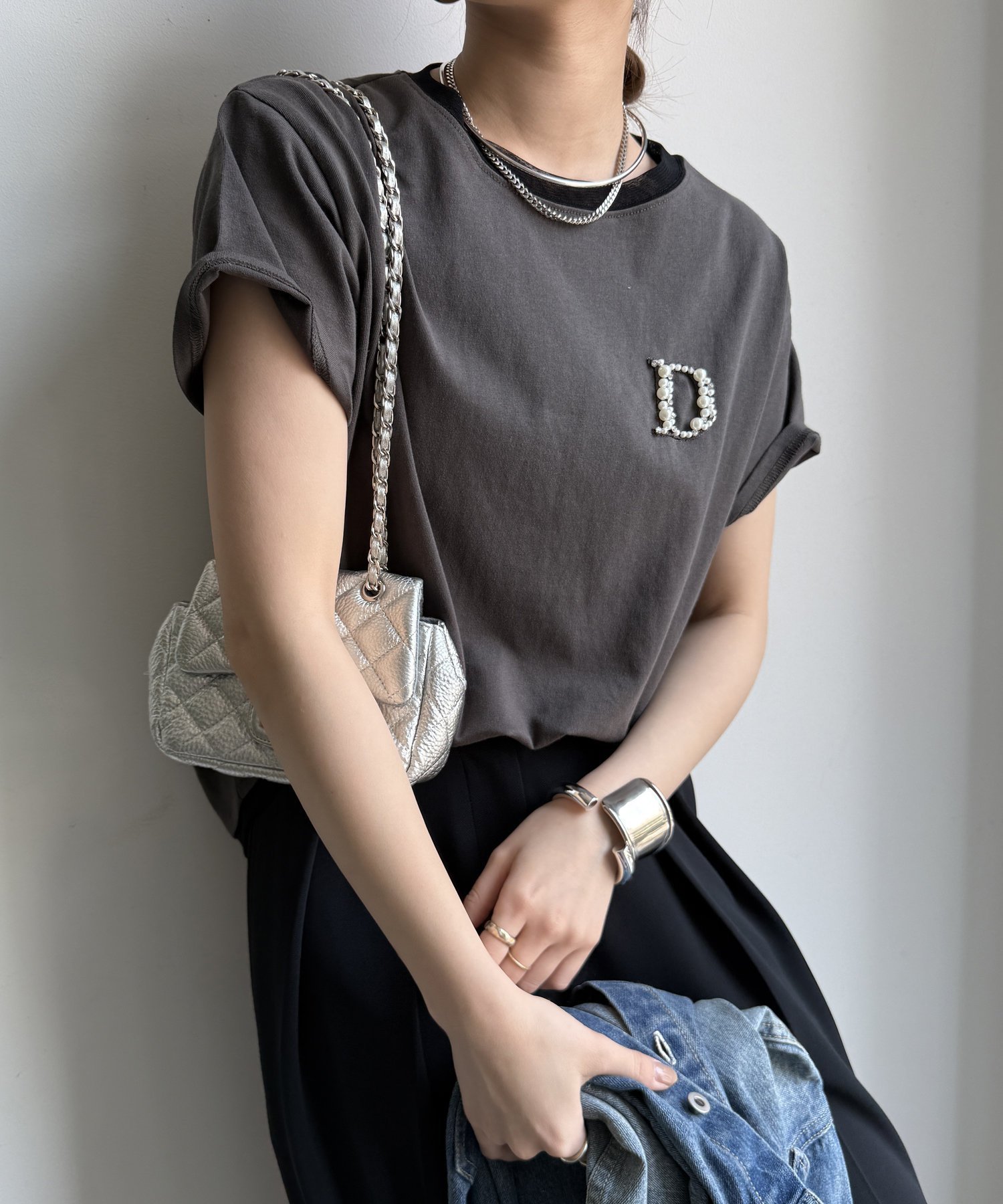 【ドゥドゥ/DouDou】のDビジューTEE インテリア・キッズ・メンズ・レディースファッション・服の通販 founy(ファニー) 　ファッション　Fashion　レディースファッション　Fashion for Women　シンプル　Simple, Minimal　雑誌　Magazine, Fashion Magazine　定番　Standard, Basic Item　ビジュー　Bijou, Jewel-like Accent　S/S・春夏　SS, Spring/Summer, Warm Season　再入荷　Restock / Back in Stock　夏　Summer　エレガント 上品　Elegant　2025年　2025　2025春夏・S/S　Spring/Summer 2025 SS25　チャコールグレー|ID: prp329100004656304 ipo3291000000033679694