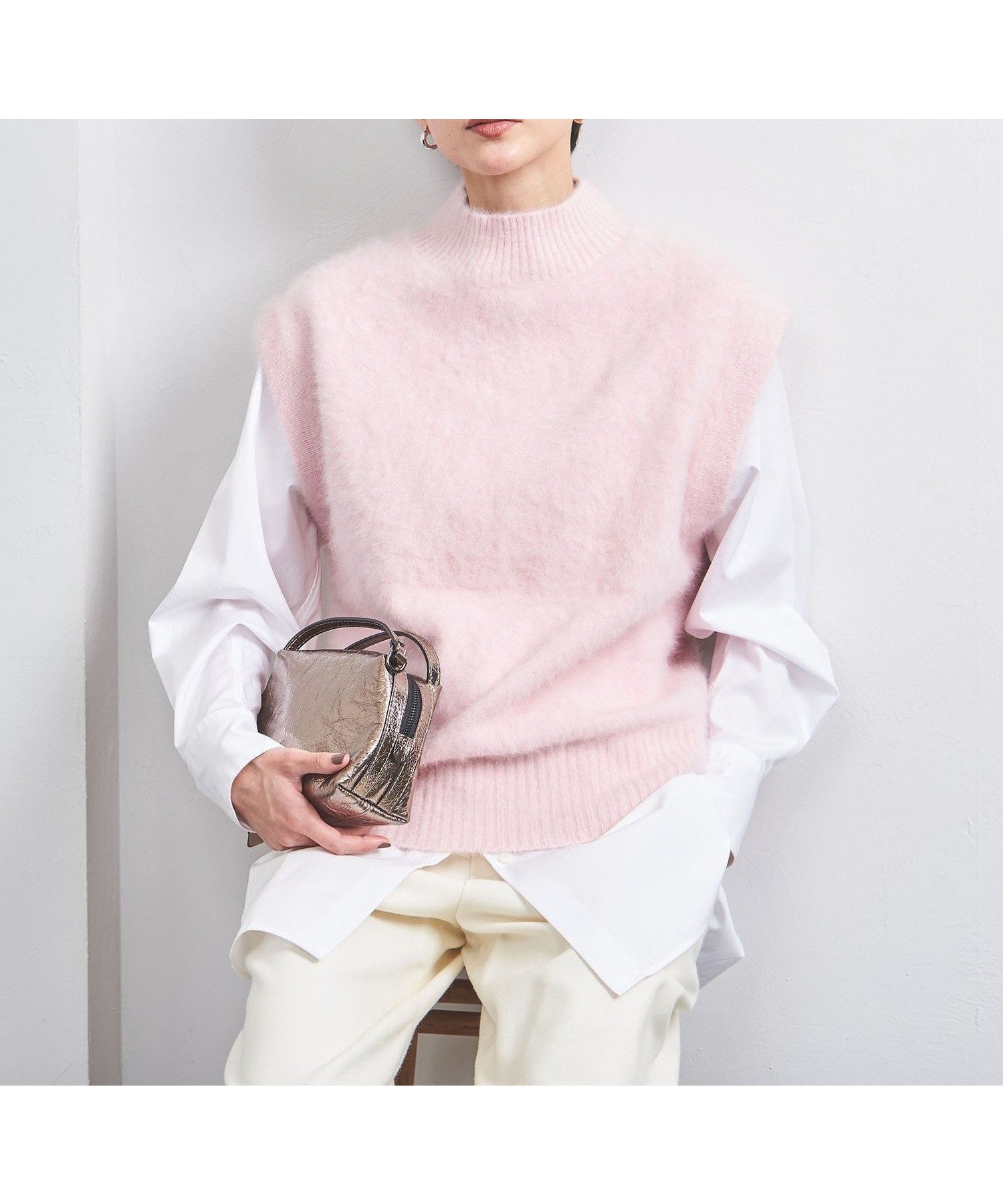 【ユナイテッドアローズ/UNITED ARROWS】のフォックスカシミヤ ニットベスト インテリア・キッズ・メンズ・レディースファッション・服の通販 founy(ファニー) 　ファッション　Fashion　レディースファッション　Fashion for Women　アウター　Coat / Outerwear Collection　トップス・カットソー　Cut & Sew Tops　ニット　Knit Tops & Sweaters　ベスト&ジレ / 重ね着スタイル　Vests & Gilets　インナー　Innerwear　秋　Autumn　カットソー　Cut and Sewn Top　カーディガン　Cardigan, Knitwear　軽量　Lightweight, Ultra Light　ジャカード／ジャガード　Jacquard, Woven Pattern　ノースリーブ　Sleeveless, No-Sleeve　長袖　Long Sleeve, Full Sleeve　ハイネック　High Neck, Mock Neck　フォックス　Fox, Fox Fur　ブラウジング　Blouson Silhouette, Cinched Waist　ベスト　Vest, Waistcoat　ミドル　Middle Length, Mid Height　無地　Plain, Solid Color　ロング　Long, Long-Length　おすすめ　Recommended / Our Picks　LT.PINK|ID: prp329100004656315 ipo3291000000033679841