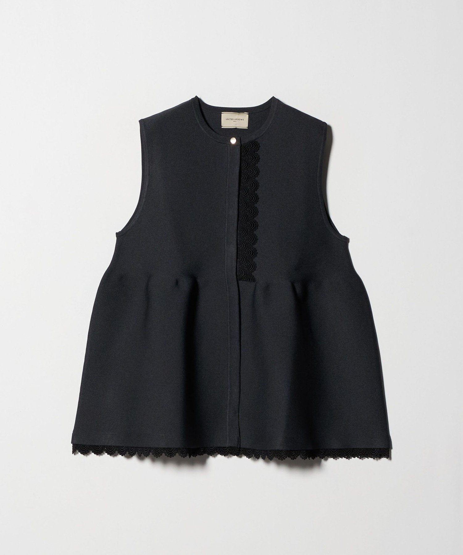 【ユナイテッドアローズ/UNITED ARROWS】のレース ペプラム ニットベスト -ウォッシャブル- インテリア・キッズ・メンズ・レディースファッション・服の通販 founy(ファニー) 　ファッション　Fashion　レディースファッション　Fashion for Women　アウター　Coat / Outerwear Collection　トップス・カットソー　Cut & Sew Tops　ニット　Knit Tops & Sweaters　ベスト&ジレ / 重ね着スタイル　Vests & Gilets　おすすめ　Recommended / Our Picks　インナー　Innerwear　ウォッシャブル　Machine Washable　カットソー　Cut and Sewn Top　フロント　Front, Front Design　ベスト　Vest, Waistcoat　ペプラム　Peplum, Flared Hem　ミラノリブ　Milano Rib, Milano Stitch　メタル　Metal, Metal Parts　レース　Lace, Lace Fabric　DK.GRAY|ID: prp329100004656379 ipo3291000000033680396