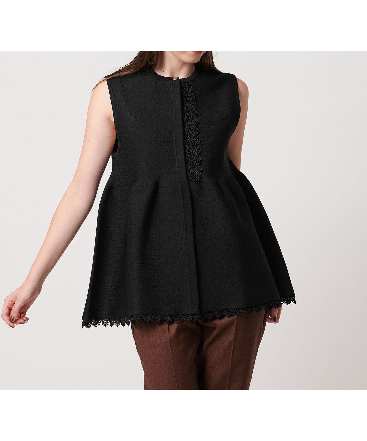 【ユナイテッドアローズ/UNITED ARROWS】のレース ペプラム ニットベスト -ウォッシャブル- インテリア・キッズ・メンズ・レディースファッション・服の通販 founy(ファニー) 　ファッション　Fashion　レディースファッション　Fashion for Women　アウター　Coat / Outerwear Collection　トップス・カットソー　Cut & Sew Tops　ニット　Knit Tops & Sweaters　ベスト&ジレ / 重ね着スタイル　Vests & Gilets　インナー　Innerwear　ウォッシャブル　Machine Washable　カットソー　Cut and Sewn Top　フロント　Front, Front Design　ベスト　Vest, Waistcoat　ペプラム　Peplum, Flared Hem　ミラノリブ　Milano Rib, Milano Stitch　メタル　Metal, Metal Parts　レース　Lace, Lace Fabric　おすすめ　Recommended / Our Picks　BLACK|ID: prp329100004656379 ipo3291000000034728355