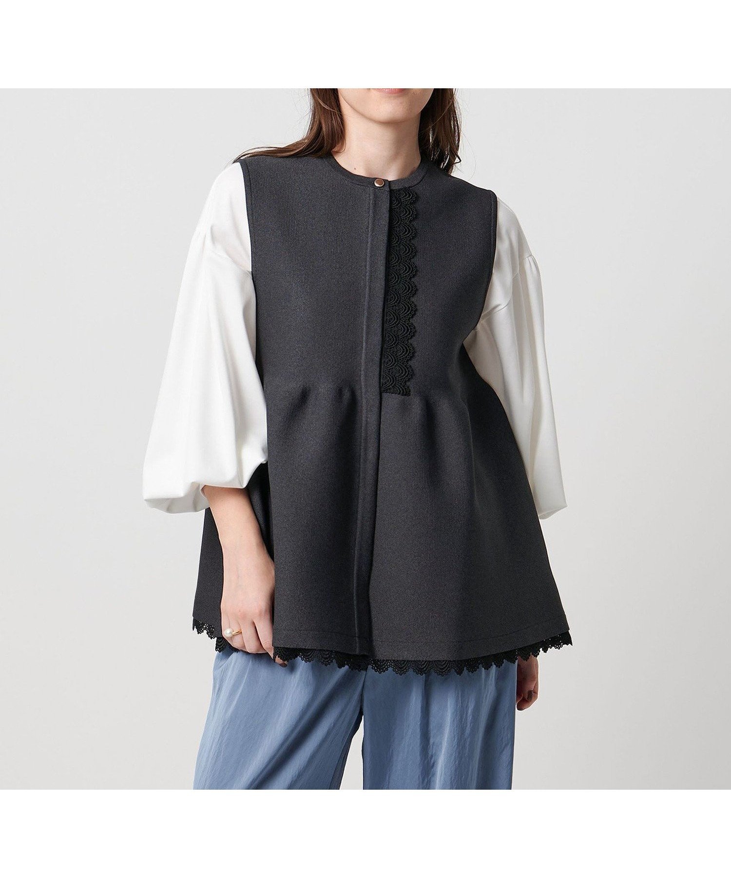 【ユナイテッドアローズ/UNITED ARROWS】のレース ペプラム ニットベスト -ウォッシャブル- インテリア・キッズ・メンズ・レディースファッション・服の通販 founy(ファニー) 　ファッション　Fashion　レディースファッション　Fashion for Women　アウター　Coat / Outerwear Collection　トップス・カットソー　Cut & Sew Tops　ニット　Knit Tops & Sweaters　ベスト&ジレ / 重ね着スタイル　Vests & Gilets　インナー　Innerwear　ウォッシャブル　Machine Washable　カットソー　Cut and Sewn Top　フロント　Front, Front Design　ベスト　Vest, Waistcoat　ペプラム　Peplum, Flared Hem　ミラノリブ　Milano Rib, Milano Stitch　メタル　Metal, Metal Parts　レース　Lace, Lace Fabric　おすすめ　Recommended / Our Picks　DK.GRAY|ID: prp329100004656379 ipo3291000000034728356