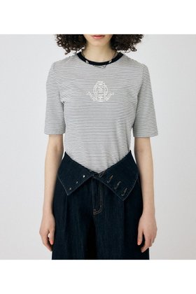 【マウジー/moussy】のREGAL EMBROIDERY Tシャツ 人気、トレンドファッション・服の通販 founy(ファニー) ファッション Fashion レディースファッション Fashion for Women トップス・カットソー Cut & Sew Tops シャツ・ブラウス・オフィスカジュアル Elegant Blouses & Button-Ups ロングTシャツ・Tシャツ Longline T-Shirts & Tees おすすめ Recommended / Our Picks エレガント 上品 Elegant クラシカル Classical, Vintage-Inspired クール Cool, Chic コンパクト Compact, Small Size ジャケット Jacket, Outerwear ボーダー Border, Stripe ミックス Mix, Mixed Style モチーフ Motif, Design Theme ワンポイント One Point, Statement Accent 人気 Popular, Best Seller 再入荷 Restock / Back in Stock |ID:prp329100004657619