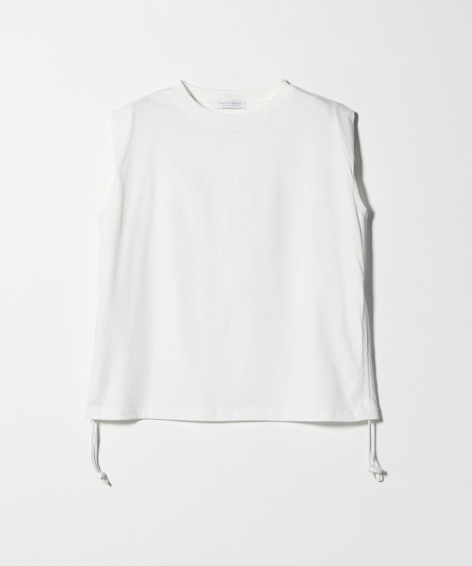 【ユナイテッドアローズ/UNITED ARROWS】のサイドドロスト ノースリーブTシャツ A DAY IN THE LIFE インテリア・キッズ・メンズ・レディースファッション・服の通販 founy(ファニー) 　ファッション　Fashion　レディースファッション　Fashion for Women　トップス・カットソー　Cut & Sew Tops　キャミソール&ノースリーブ　Camisoles & Sleeveless Tops　シャツ・ブラウス・オフィスカジュアル　Elegant Blouses & Button-Ups　ロングTシャツ・Tシャツ　Longline T-Shirts & Tees　シャーリング　Shirring, Ruched　シンプル　Simple, Minimal　ドローコード　Drawcord, Drawstring Cord　ノースリーブ　Sleeveless, No-Sleeve　ワイド　Wide, Wide Fit　夏　Summer　OFF WHITE|ID: prp329100004657653 ipo3291000000033694588