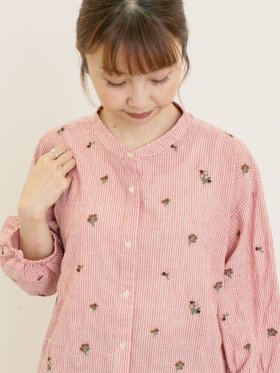 【サマンサモスモス/Samansa Mos2】のストライプ総花柄刺繍バンドカラーシャツ 人気、トレンドファッション・服の通販 founy(ファニー) ファッション Fashion レディースファッション Fashion for Women トップス・カットソー Cut & Sew Tops シャツ・ブラウス・オフィスカジュアル Elegant Blouses & Button-Ups 花柄・フラワープリント・モチーフ Floral Prints & Motifs / Flower Pattern Tops ストライプ Stripe, Striped Pattern |ID:prp329100004657987