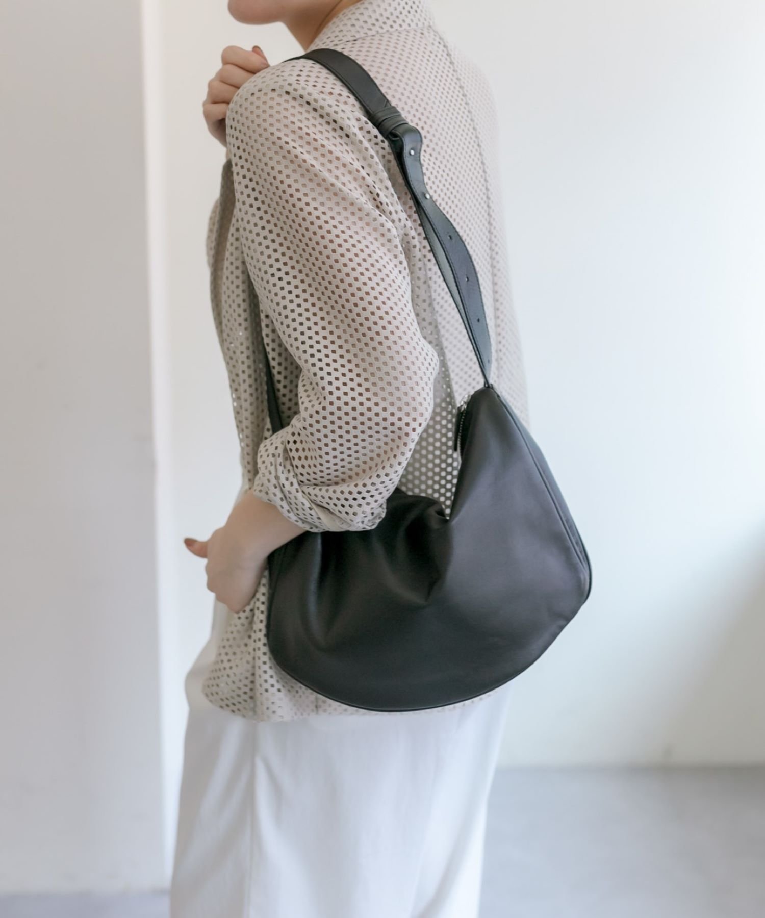 【イア パピヨネ/ear PAPILLONNER】のスワロ-マチショルダーバッグ 人気、トレンドファッション・服の通販 founy(ファニー) 　ファッション　Fashion　レディースファッション　Fashion for Women　バッグ　Bags　アンティーク　Antique-Inspired　ショルダー　Shoulder, Shoulder Strap　シルバー　Silver, Metallic Silver　シンプル　Simple, Minimal　スリム　Slim, Slim Fit　財布　Wallet, Purse　デニム　Denim, Jeans Material　定番　Standard, Basic Item　人気　Popular, Best Seller　フィット　Fit, Slim Fit　フォルム　Silhouette, Form　ベーシック　Basic, Essential　ポケット　Pocket, Pocket Detail　マグネット　Magnet, Magnetic Closure　おすすめ　Recommended / Our Picks　エレガント 上品　Elegant　セレモニー　Ceremony　 other-1|ID: prp329100004657994 ipo3291000000033817396