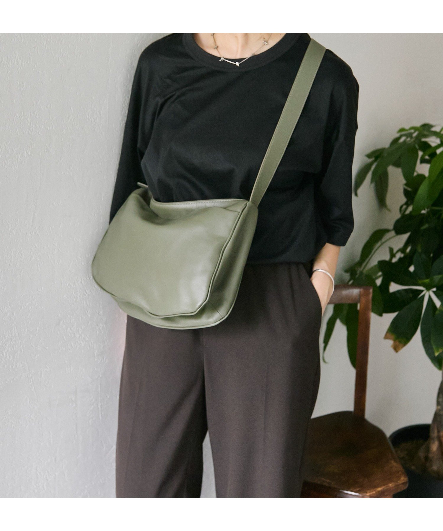 【イア パピヨネ/ear PAPILLONNER】のスワロ-マチショルダーバッグ インテリア・キッズ・メンズ・レディースファッション・服の通販 founy(ファニー) ファッション Fashion レディースファッション Fashion for Women バッグ Bags アンティーク Antique-Inspired ショルダー Shoulder, Shoulder Strap シルバー Silver, Metallic Silver シンプル Simple, Minimal スリム Slim, Slim Fit 財布 Wallet, Purse デニム Denim, Jeans Material 定番 Standard, Basic Item 人気 Popular, Best Seller フィット Fit, Slim Fit フォルム Silhouette, Form ベーシック Basic, Essential ポケット Pocket, Pocket Detail マグネット Magnet, Magnetic Closure おすすめ Recommended / Our Picks エレガント 上品 Elegant セレモニー Ceremony カーキ|ID: prp329100004657994 ipo3291000000034600846