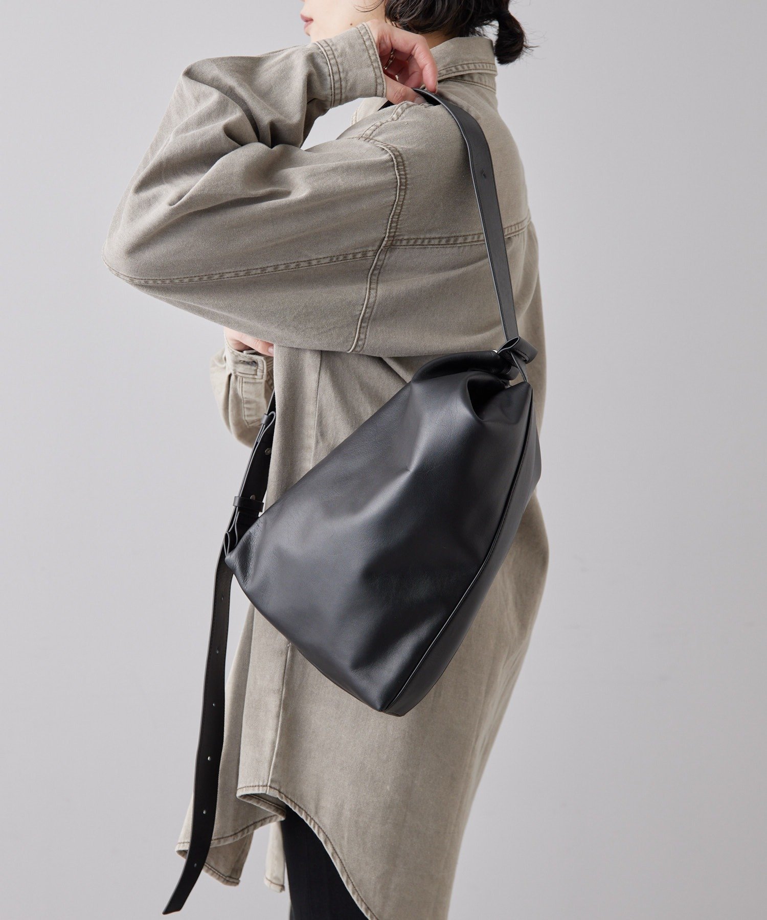 【イア パピヨネ/ear PAPILLONNER】の《本革》2WAYレザーショルダー 人気、トレンドファッション・服の通販 founy(ファニー) 　ファッション　Fashion　レディースファッション　Fashion for Women　ショルダー　Shoulder, Shoulder Strap　シンプル　Simple, Minimal　トレンド　Trend, Trending Now　フィット　Fit, Slim Fit　ベーシック　Basic, Essential　ポケット　Pocket, Pocket Detail　リュック　Backpack, Rucksack　エレガント 上品　Elegant　巾着　Drawstring Bag, Kinchaku　財布　Wallet, Purse　 other-1|ID: prp329100004658005 ipo3291000000034609986