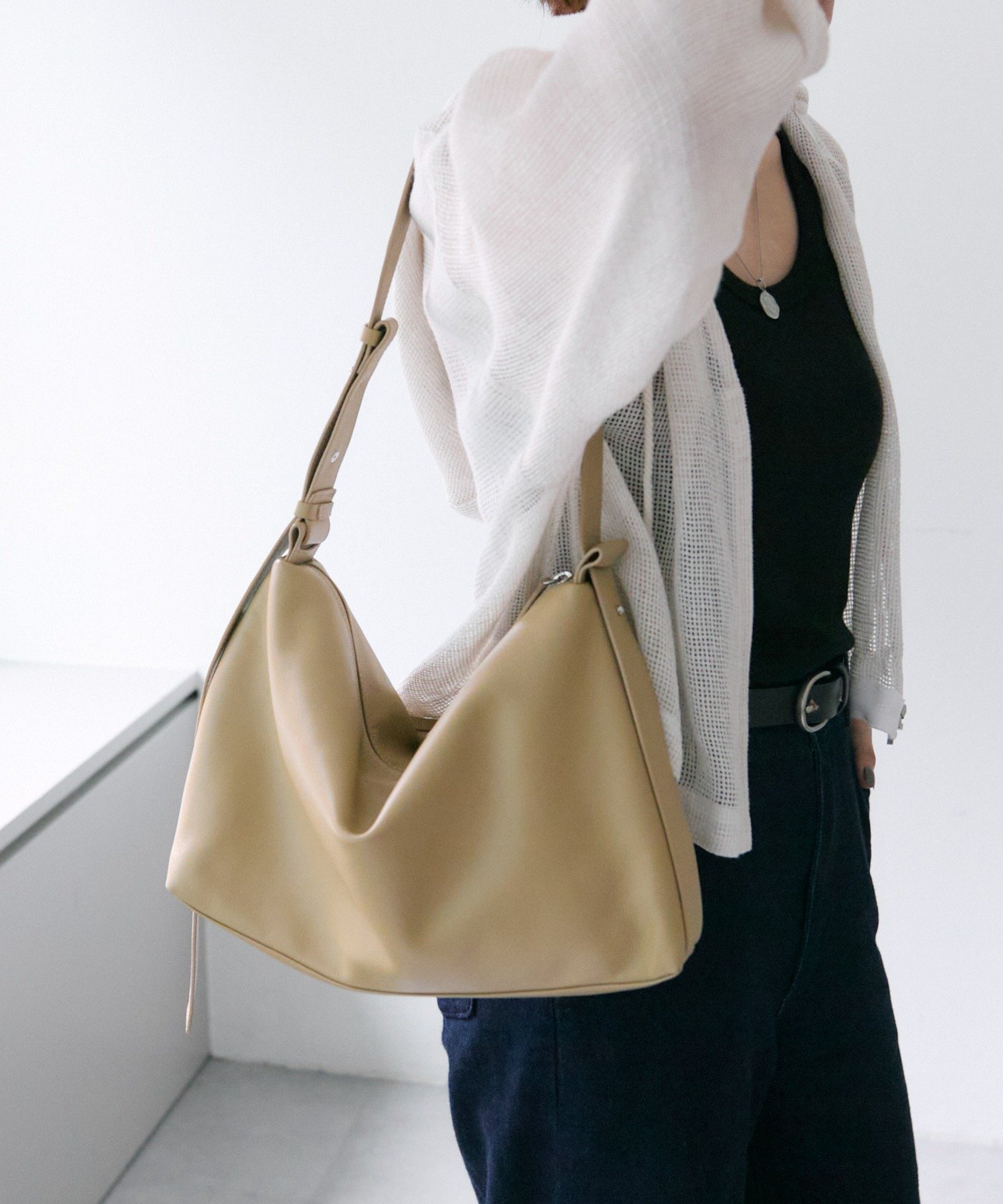 【イア パピヨネ/ear PAPILLONNER】の《本革》2WAYレザーショルダー インテリア・キッズ・メンズ・レディースファッション・服の通販 founy(ファニー) 　ファッション　Fashion　レディースファッション　Fashion for Women　ショルダー　Shoulder, Shoulder Strap　シンプル　Simple, Minimal　トレンド　Trend, Trending Now　フィット　Fit, Slim Fit　ベーシック　Basic, Essential　ポケット　Pocket, Pocket Detail　リュック　Backpack, Rucksack　エレガント 上品　Elegant　巾着　Drawstring Bag, Kinchaku　財布　Wallet, Purse　ベージュ|ID: prp329100004658005 ipo3291000000034609988