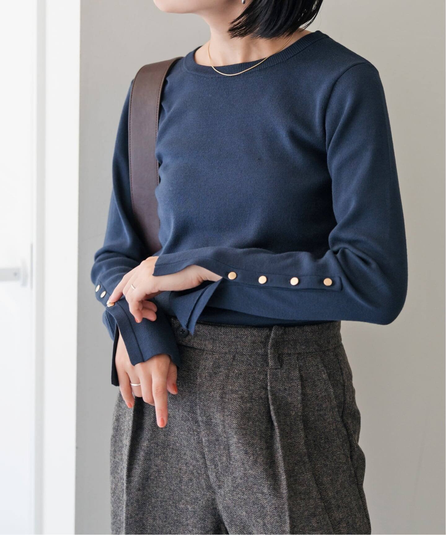 【スピック&スパン/Spick & Span】のスリーブメタルボタンニット インテリア・キッズ・メンズ・レディースファッション・服の通販 founy(ファニー) 　ファッション　Fashion　レディースファッション　Fashion for Women　トップス・カットソー　Cut & Sew Tops　ニット　Knit Tops & Sweaters　ストレッチ　Stretch, Stretchy Fabric　スリット　Slit, Slit Detail　エレガント 上品　Elegant　ネイビー|ID: prp329100004658284 ipo3291000000033719998