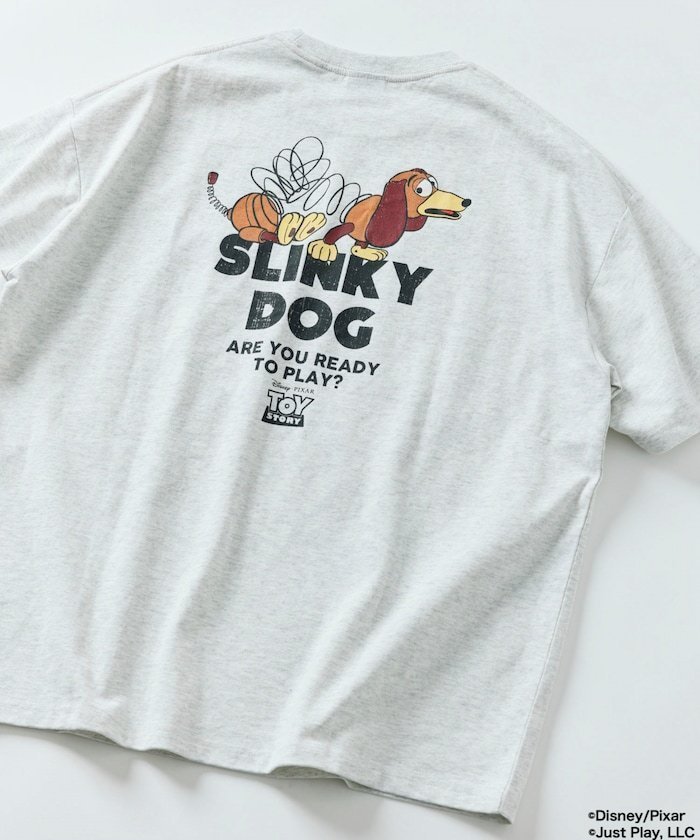 【フリークスストア/FREAK'S STORE】のTOY STORY/トイ・ストーリー 別注 ビッグシルエット バックプリント クルーネック Tシャツ/SLINKY DOG 【限定展開】 25SS インテリア・キッズ・メンズ・レディースファッション・服の通販 founy(ファニー) 　ファッション　Fashion　レディースファッション　Fashion for Women　トップス・カットソー　Cut & Sew Tops　シャツ・ブラウス・オフィスカジュアル　Elegant Blouses & Button-Ups　ロングTシャツ・Tシャツ　Longline T-Shirts & Tees　バッグ　Bags　キャラクター　Character, Licensed Characters　グラフィック　Graphic, Graphic Design　シンプル　Simple, Minimal　デニム　Denim, Jeans Material　トレンド　Trend, Trending Now　定番　Standard, Basic Item　人気　Popular, Best Seller　ビッグ　Big, Oversized　フレア　Flare, Flared　プリント　Print, Printed Pattern　ボトム　Bottoms, Lower Wear　別注　Limited Edition, Custom Order　ワンポイント　One Point, Statement Accent　S/S・春夏　SS, Spring/Summer, Warm Season　おすすめ　Recommended / Our Picks　犬　Dog　夏　Summer　2025年　2025　2025春夏・S/S　Spring/Summer 2025 SS25　グレー|ID: prp329100004659341 ipo3291000000033846493