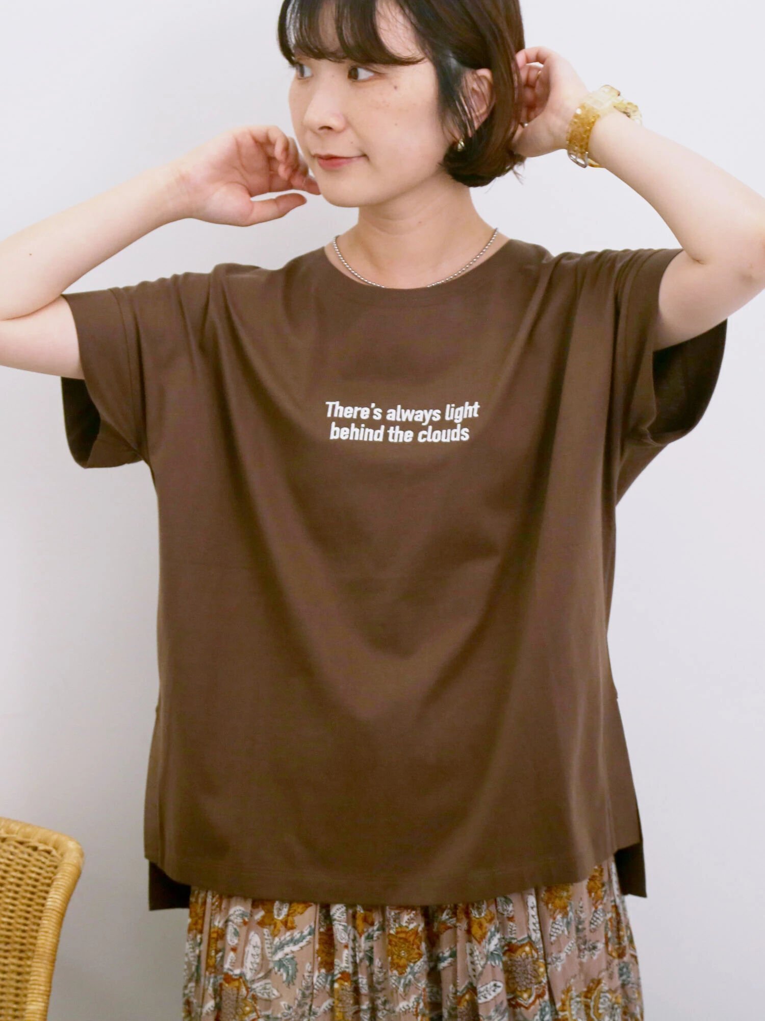 【サマンサモスモス/Samansa Mos2】のロゴ刺繍フレンチスリーブTシャツ インテリア・キッズ・メンズ・レディースファッション・服の通販 founy(ファニー) 　ファッション　Fashion　レディースファッション　Fashion for Women　トップス・カットソー　Cut & Sew Tops　シャツ・ブラウス・オフィスカジュアル　Elegant Blouses & Button-Ups　ロングTシャツ・Tシャツ　Longline T-Shirts & Tees　シンプル　Simple, Minimal　スリーブ　Sleeve, Long Sleeve / Short Sleeve　フレンチ　French, French Style　ワンポイント　One Point, Statement Accent　ブラウン|ID: prp329100004659555 ipo3291000000033901517