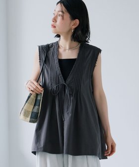 【スタディオ クリップ/studio CLIP】のフロントリボンフレアベスト 人気、トレンドファッション・服の通販 founy(ファニー) ファッション Fashion レディースファッション Fashion for Women アウター Coat / Outerwear Collection トップス・カットソー Cut & Sew Tops ベスト&ジレ / 重ね着スタイル Vests & Gilets おすすめ Recommended / Our Picks カットソー Cut and Sewn Top スリーブ Sleeve, Long Sleeve / Short Sleeve ノースリーブ Sleeveless, No-Sleeve ハイネック High Neck, Mock Neck フェミニン Feminine, Girly フリンジ Fringe, Tassel フレア Flare, Flared フロント Front, Front Design ベスト Vest, Waistcoat リボン Ribbon, Bow |ID:prp329100004660043
