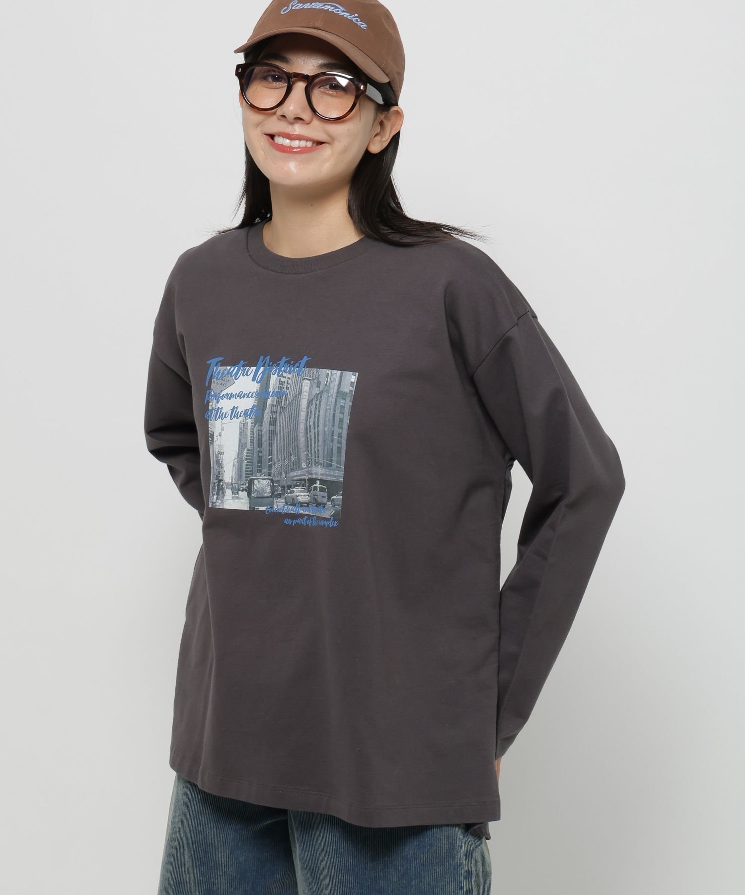 【ニコアンド/niko and】のバック布帛フォトプルオーバー インテリア・キッズ・メンズ・レディースファッション・服の通販 founy(ファニー) 　ファッション　Fashion　レディースファッション　Fashion for Women　トップス・カットソー　Cut & Sew Tops　カジュアルプルオーバー・ニットトップス　Pullovers & Knit Tops / Casual Pullovers　バッグ　Bags　おすすめ　Recommended / Our Picks　コーデュロイ　Corduroy, Cord Fabric　バランス　Balance, Style Balance　プリント　Print, Printed Pattern　ベロア　Velour, Soft Velvet　チャコール|ID: prp329100004660200 ipo3291000000033725536