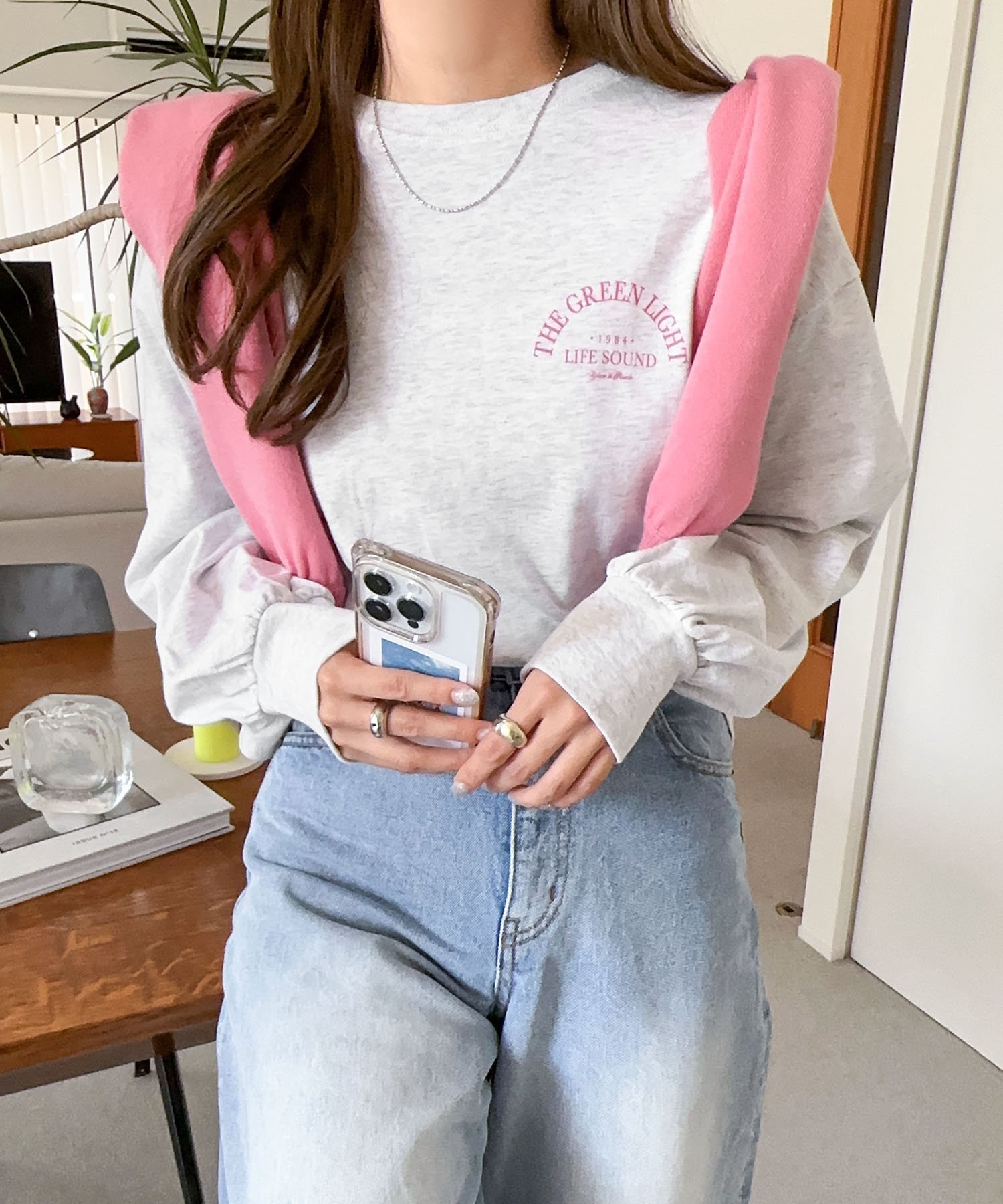 【アンドミー/andme】のロゴプリント ボリューム袖 コットン 長袖 Tシャツ インテリア・キッズ・メンズ・レディースファッション・服の通販 founy(ファニー) 　ファッション　Fashion　レディースファッション　Fashion for Women　トップス・カットソー　Cut & Sew Tops　シャツ・ブラウス・オフィスカジュアル　Elegant Blouses & Button-Ups　ロングTシャツ・Tシャツ　Longline T-Shirts & Tees　人気　Popular, Best Seller　長袖　Long Sleeve, Full Sleeve　プリント　Print, Printed Pattern　おすすめ　Recommended / Our Picks　オートミール|ID: prp329100004660219 ipo3291000000034235393