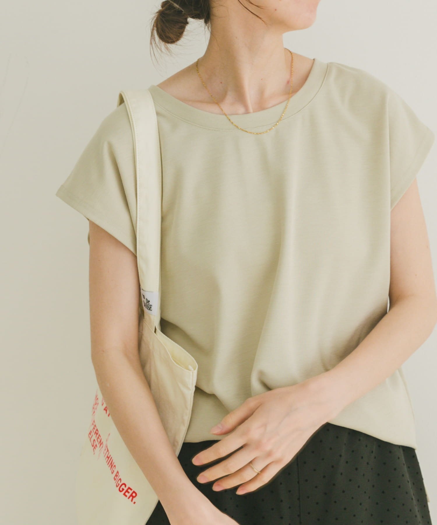 【アイテムズアーバンリサーチ/ITEMS URBAN RESEARCH】のバックボタンフレンチTシャツ インテリア・キッズ・メンズ・レディースファッション・服の通販 founy(ファニー) 　ファッション　Fashion　レディースファッション　Fashion for Women　トップス・カットソー　Cut & Sew Tops　シャツ・ブラウス・オフィスカジュアル　Elegant Blouses & Button-Ups　ロングTシャツ・Tシャツ　Longline T-Shirts & Tees　バッグ　Bags　2025年　2025　2025春夏・S/S　Spring/Summer 2025 SS25　インナー　Innerwear　コンパクト　Compact, Small Size　シンプル　Simple, Minimal　スリーブ　Sleeve, Long Sleeve / Short Sleeve　バランス　Balance, Style Balance　フレンチ　French, French Style　ベーシック　Basic, Essential　ボトム　Bottoms, Lower Wear　エレガント 上品　Elegant　夏　Summer　S/S・春夏　SS, Spring/Summer, Warm Season　L.BEG|ID: prp329100004660918 ipo3291000000033728513