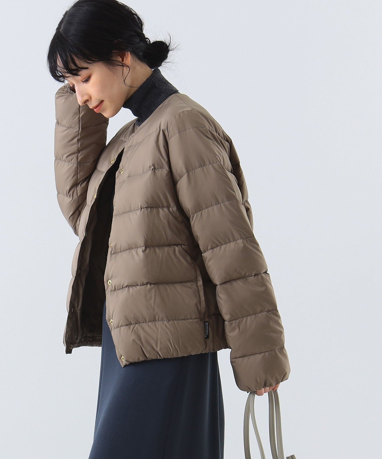 【デミルクス ビームス/Demi-Luxe BEAMS】の【WEB限定】Traditional Weatherwear / ARKLEY ショート ダウン 25AW インテリア・キッズ・メンズ・レディースファッション・服の通販 founy(ファニー) 　ファッション　Fashion　レディースファッション　Fashion for Women　インナー　Innerwear　軽量　Lightweight, Ultra Light　ショート　Short, Short Length　ジャケット　Jacket, Outerwear　ストール　Stole, Wrap　ダウン　Down, Puffer　フィット　Fit, Slim Fit　マフラー　Scarf, Muffler　旅行　Travel　エレガント 上品　Elegant　2025年　2025　2025-2026秋冬・A/W　Autumn/Winter 2025–26 AW25–26　DK.BEIGE|ID: prp329100004661013 ipo3291000000033729048