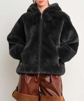 【タトラス コンセプトストア/TATRAS CONCEPT STORE】の【TATRAS 直営店】YUMOLA ユモラ ボアブルゾン 人気、トレンドファッション・服の通販 founy(ファニー) ファッション Fashion レディースファッション Fashion for Women アウター Coat / Outerwear Collection ブルゾンジャケット・スポーティアウター Blouson Jackets イタリア Italy シンプル Simple, Minimal ダブル Double, Double-Breasted フォルム Silhouette, Form ブルゾン Blouson, Bomber Jacket ポケット Pocket, Pocket Detail メタル Metal, Metal Parts ラグジュアリー Luxury, Elegant |ID:prp329100004661093