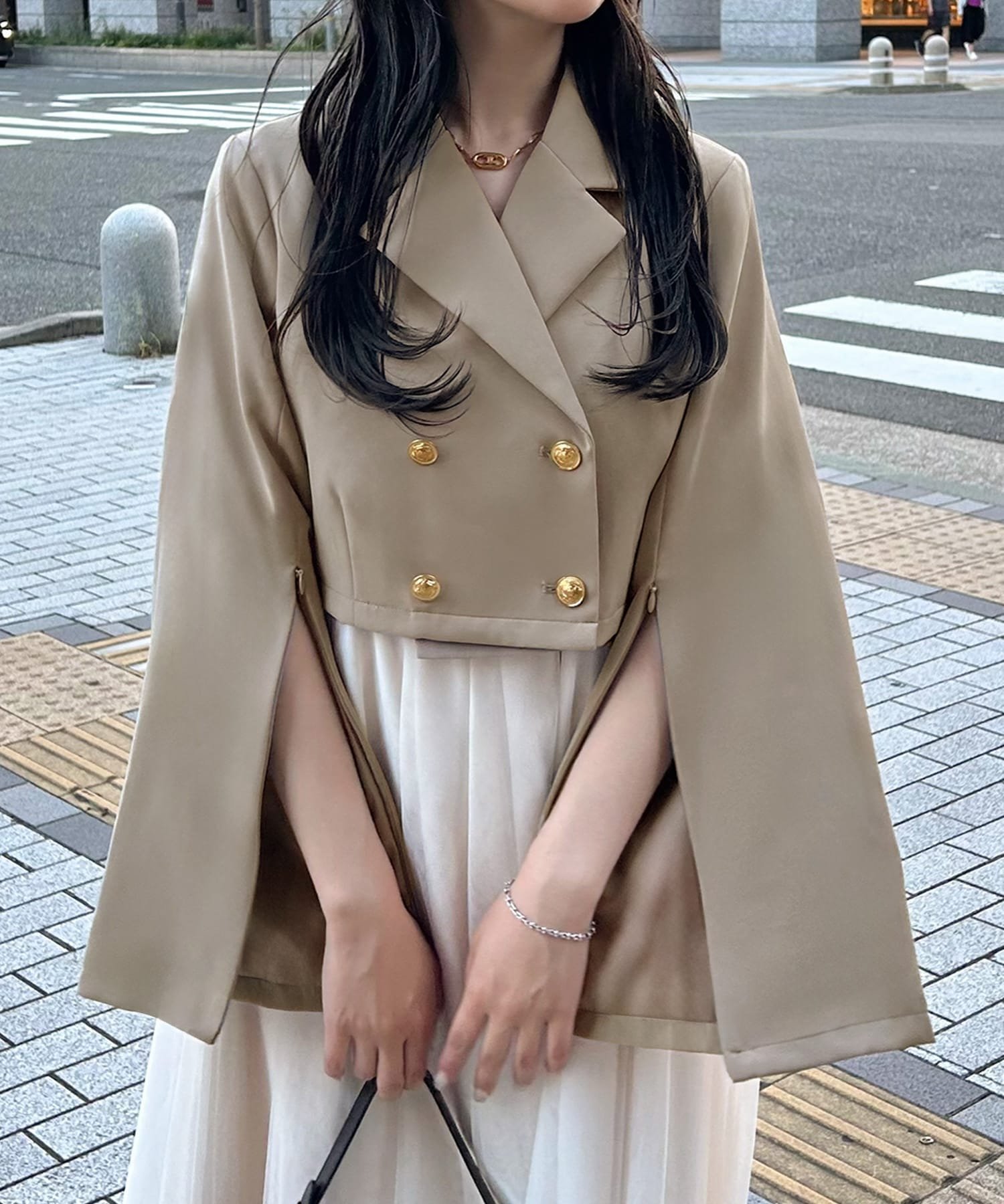 【ジュノア/JUNOAH】のゴールド釦2wayショートジャケット インテリア・キッズ・メンズ・レディースファッション・服の通販 founy(ファニー) 　ファッション　Fashion　レディースファッション　Fashion for Women　アウター　Coat / Outerwear Collection　レディースジャケット・軽アウター　Jackets　ショート　Short, Short Length　ジャケット　Jacket, Outerwear　チェック　Check, Plaid, Tartan　無地　Plain, Solid Color　グレージュ|ID: prp329100004661182 ipo3291000000033930860