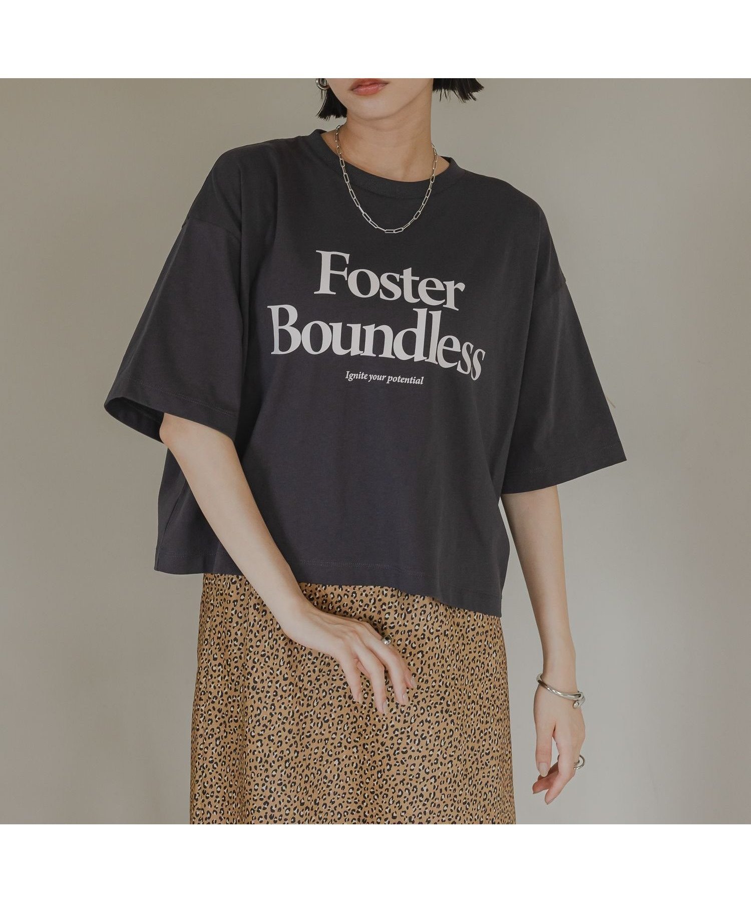 【ローリーズファーム/LOWRYS FARM】のショートロゴPTSS インテリア・キッズ・メンズ・レディースファッション・服の通販 founy(ファニー) 　ファッション　Fashion　レディースファッション　Fashion for Women　ショート　Short, Short Length　ワイド　Wide, Wide Fit　定番　Standard, Basic Item　チャコールグレー|ID: prp329100004661326 ipo3291000000033730746