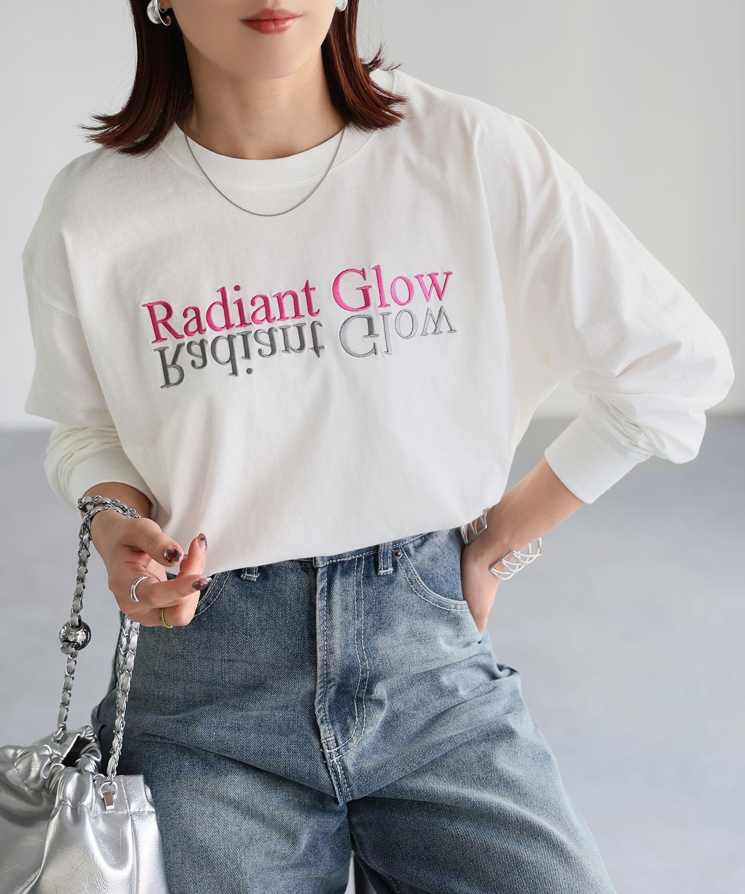【リベリー/Riberry】の反転ロゴ刺繍ロンT/綿100%Tシャツ インテリア・キッズ・メンズ・レディースファッション・服の通販 founy(ファニー) 　ファッション　Fashion　レディースファッション　Fashion for Women　トップス・カットソー　Cut & Sew Tops　シャツ・ブラウス・オフィスカジュアル　Elegant Blouses & Button-Ups　ロングTシャツ・Tシャツ　Longline T-Shirts & Tees　インナー　Innerwear　カーゴパンツ　Cargo Pants, Utility Pants　ショルダー　Shoulder, Shoulder Strap　シンプル　Simple, Minimal　デニム　Denim, Jeans Material　ドロップ　Drop Shoulder, Dropped Style　定番　Standard, Basic Item　長袖　Long Sleeve, Full Sleeve　ミニスカート　Mini Skirt, Short Skirt　ルーズ　Loose, Oversized　冬　Winter / This Winter　おすすめ　Recommended / Our Picks　夏　Summer　ホワイト×ピンク|ID: prp329100004661402 ipo3291000000034631552