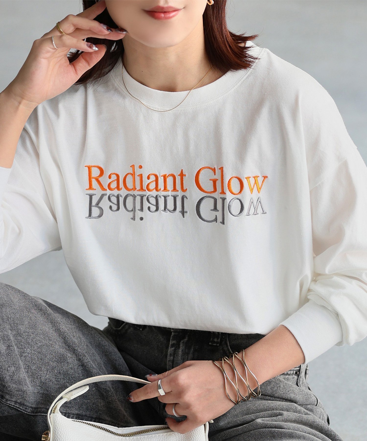 【リベリー/Riberry】の反転ロゴ刺繍ロンT/綿100%Tシャツ インテリア・キッズ・メンズ・レディースファッション・服の通販 founy(ファニー) 　ファッション　Fashion　レディースファッション　Fashion for Women　トップス・カットソー　Cut & Sew Tops　シャツ・ブラウス・オフィスカジュアル　Elegant Blouses & Button-Ups　ロングTシャツ・Tシャツ　Longline T-Shirts & Tees　インナー　Innerwear　カーゴパンツ　Cargo Pants, Utility Pants　ショルダー　Shoulder, Shoulder Strap　シンプル　Simple, Minimal　デニム　Denim, Jeans Material　ドロップ　Drop Shoulder, Dropped Style　定番　Standard, Basic Item　長袖　Long Sleeve, Full Sleeve　ミニスカート　Mini Skirt, Short Skirt　ルーズ　Loose, Oversized　冬　Winter / This Winter　おすすめ　Recommended / Our Picks　夏　Summer　ホワイト×オレンジ|ID: prp329100004661402 ipo3291000000034631556