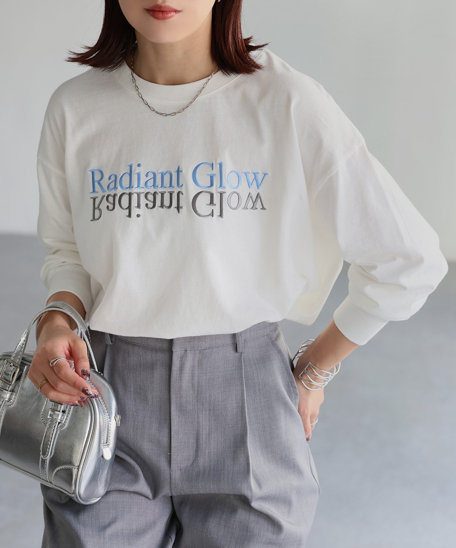 【リベリー/Riberry】の反転ロゴ刺繍ロンT/綿100%Tシャツ インテリア・キッズ・メンズ・レディースファッション・服の通販 founy(ファニー) 　ファッション　Fashion　レディースファッション　Fashion for Women　トップス・カットソー　Cut & Sew Tops　シャツ・ブラウス・オフィスカジュアル　Elegant Blouses & Button-Ups　ロングTシャツ・Tシャツ　Longline T-Shirts & Tees　インナー　Innerwear　カーゴパンツ　Cargo Pants, Utility Pants　ショルダー　Shoulder, Shoulder Strap　シンプル　Simple, Minimal　デニム　Denim, Jeans Material　ドロップ　Drop Shoulder, Dropped Style　定番　Standard, Basic Item　長袖　Long Sleeve, Full Sleeve　ミニスカート　Mini Skirt, Short Skirt　ルーズ　Loose, Oversized　冬　Winter / This Winter　おすすめ　Recommended / Our Picks　夏　Summer　ホワイト×ライトブルー|ID: prp329100004661402 ipo3291000000034631557