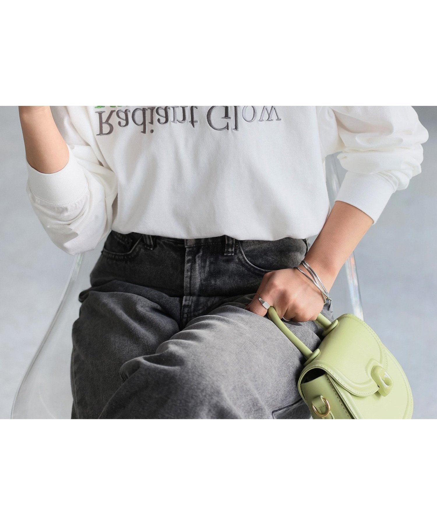 【リベリー/Riberry】の反転ロゴ刺繍ロンT/綿100%Tシャツ インテリア・キッズ・メンズ・レディースファッション・服の通販 founy(ファニー) 　ファッション　Fashion　レディースファッション　Fashion for Women　トップス・カットソー　Cut & Sew Tops　シャツ・ブラウス・オフィスカジュアル　Elegant Blouses & Button-Ups　ロングTシャツ・Tシャツ　Longline T-Shirts & Tees　インナー　Innerwear　カーゴパンツ　Cargo Pants, Utility Pants　ショルダー　Shoulder, Shoulder Strap　シンプル　Simple, Minimal　デニム　Denim, Jeans Material　ドロップ　Drop Shoulder, Dropped Style　定番　Standard, Basic Item　長袖　Long Sleeve, Full Sleeve　ミニスカート　Mini Skirt, Short Skirt　ルーズ　Loose, Oversized　冬　Winter / This Winter　おすすめ　Recommended / Our Picks　夏　Summer　ホワイト×ライトグリーン|ID: prp329100004661402 ipo3291000000034631558