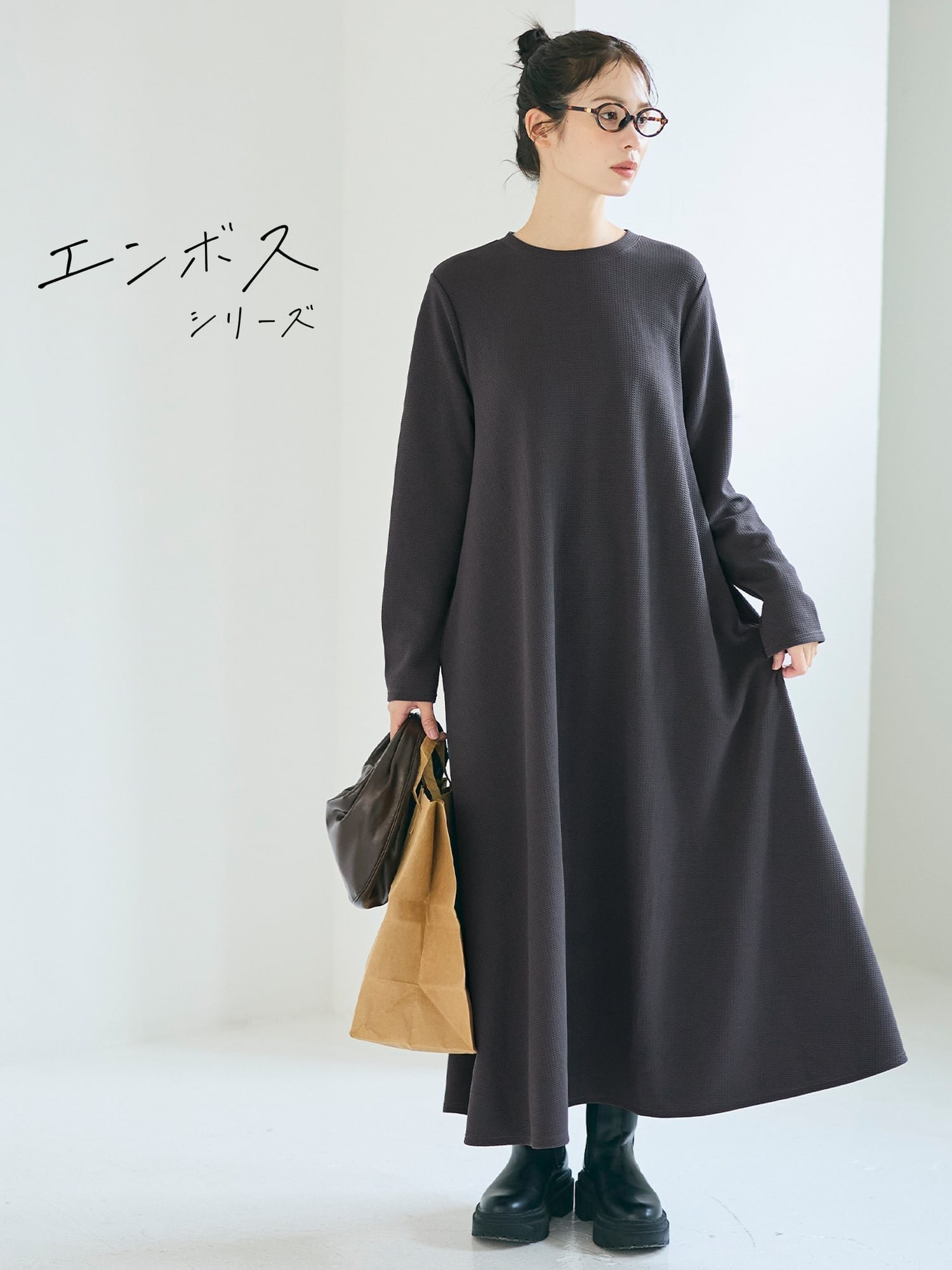 【コカ/COCA】のエンボス加工Aラインフレアワンピース インテリア・キッズ・メンズ・レディースファッション・服の通販 founy(ファニー) 　ファッション　Fashion　レディースファッション　Fashion for Women　ワンピース　Dresses　スウェット / スエット　Sweatshirt, Sweatwear　ストレッチ　Stretch, Stretchy Fabric　定番　Standard, Basic Item　長袖　Long Sleeve, Full Sleeve　フレア　Flare, Flared　ポケット　Pocket, Pocket Detail　リアル　Real, Realistic　ロング　Long, Long-Length　旅行　Travel　2025年　2025　2025-2026秋冬・A/W　Autumn/Winter 2025–26 AW25–26　Charcoal|ID: prp329100004661689 ipo3291000000033955706