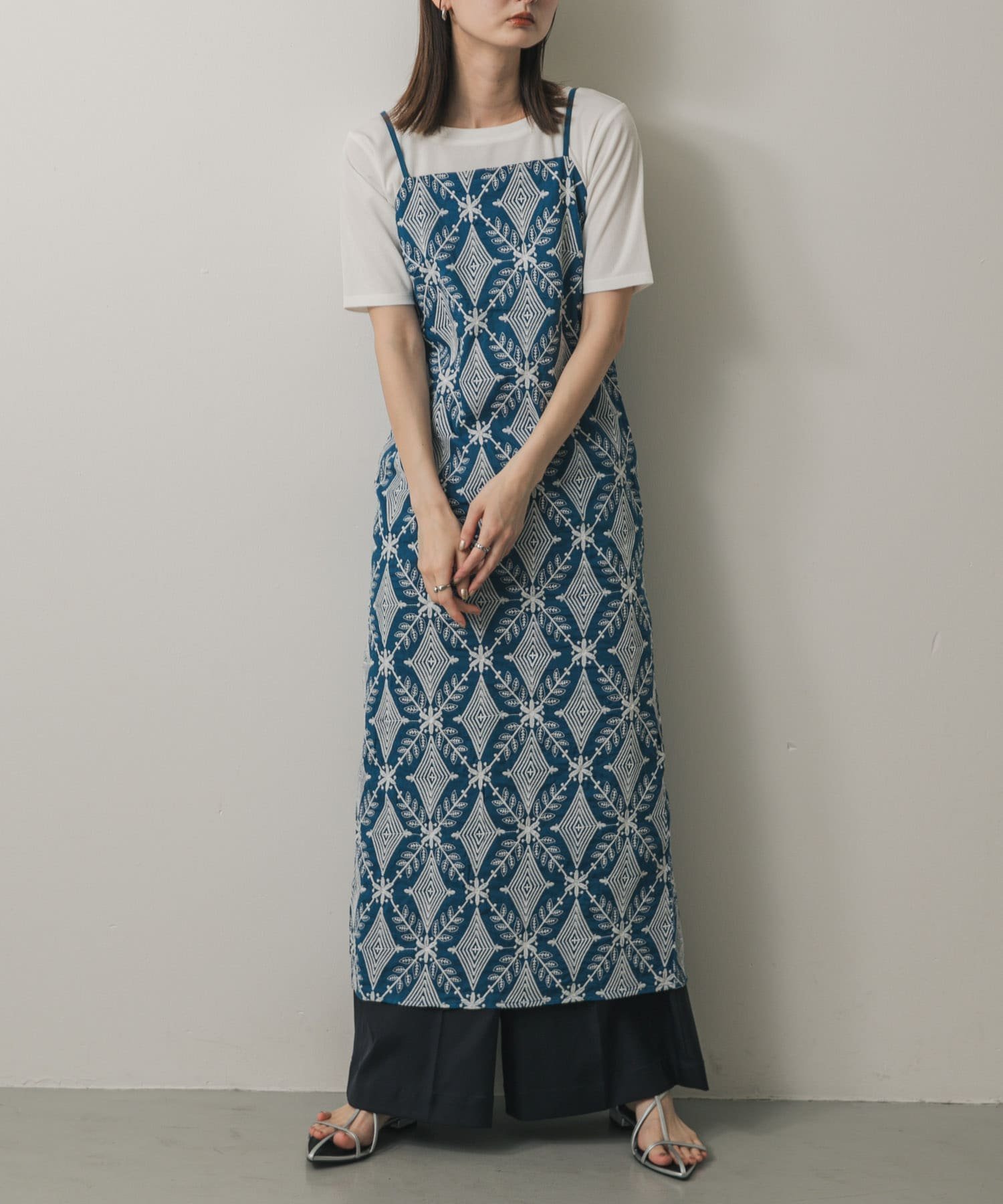 【センスオブプレイス/SENSE OF PLACE by URBAN RESEARCH】のインドシシュウキャミワンピース インテリア・キッズ・メンズ・レディースファッション・服の通販 founy(ファニー) 　ファッション　Fashion　レディースファッション　Fashion for Women　ワンピース　Dresses　キャミソールワンピース　Camisole Dresses　インド　Indian Textile　キャミワンピース　Cami Dress, Slip Dress　BLUE|ID: prp329100004661716 ipo3291000000033732045