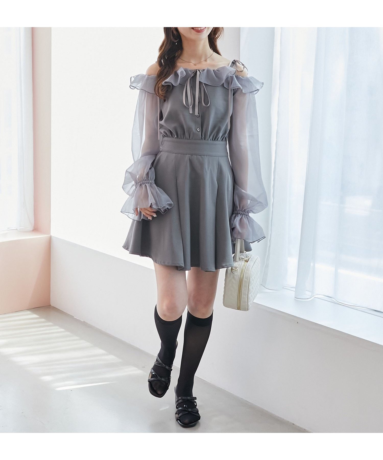 【マジェスティック レゴン/MAJESTIC LEGON】の袖異素材ミニワンピース インテリア・キッズ・メンズ・レディースファッション・服の通販 founy(ファニー) 　ファッション　Fashion　レディースファッション　Fashion for Women　ワンピース　Dresses　エレガント 上品　Elegant　シャーリング　Shirring, Ruched　トレンド　Trend, Trending Now　フェミニン　Feminine, Girly　フレア　Flare, Flared　リボン　Ribbon, Bow　グレー|ID: prp329100004661719 ipo3291000000033827070