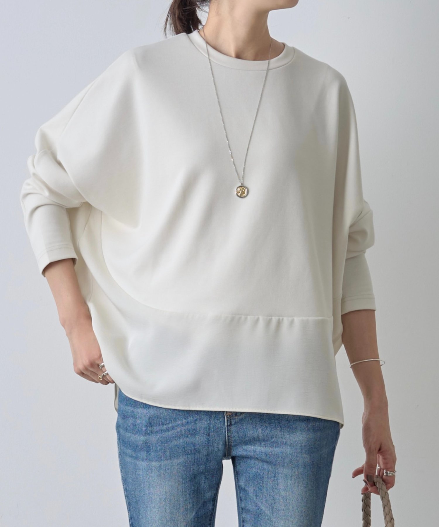 【ビアズリー/BEARDSLEY】のラウンドキリカエプルオーバー インテリア・キッズ・メンズ・レディースファッション・服の通販 founy(ファニー) 　ファッション　Fashion　レディースファッション　Fashion for Women　トップス・カットソー　Cut & Sew Tops　カジュアルプルオーバー・ニットトップス　Pullovers & Knit Tops / Casual Pullovers　おすすめ　Recommended / Our Picks　インナー　Innerwear　カットソー　Cut and Sewn Top　コンビ　Combo, Combination Style　ルーズ　Loose, Oversized　ビジネス 仕事 通勤　Business / Work / Commuting　アイボリー|ID: prp329100004661881 ipo3291000000033863866