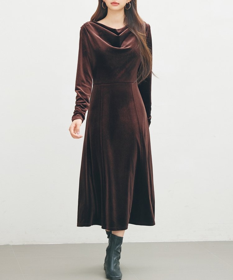【セゾンドパピヨン/SAISON DE PAPILLON】のドレープドネックのベロアワンピース 人気、トレンドファッション・服の通販 founy(ファニー) 　ファッション　Fashion　レディースファッション　Fashion for Women　ワンピース　Dresses　エレガント 上品　Elegant　シャーリング　Shirring, Ruched　シンプル　Simple, Minimal　フィット　Fit, Slim Fit　フレア　Flare, Flared　ベロア　Velour, Soft Velvet　A/W・秋冬　Autumn/Winter　 other-1|ID: prp329100004661923 ipo3291000000033828072